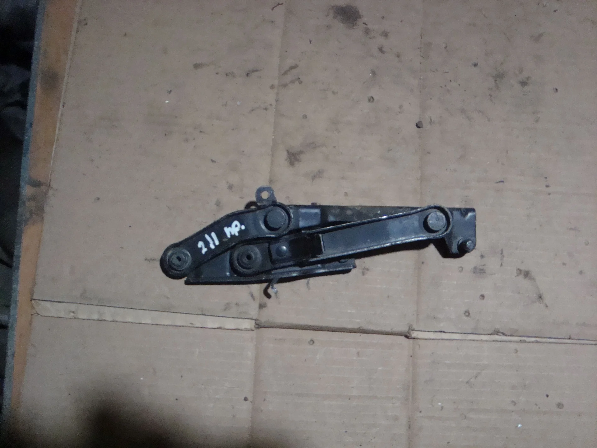 Петля капота правая Mercedes-Benz W211 А2118800228 - миниатюра 2