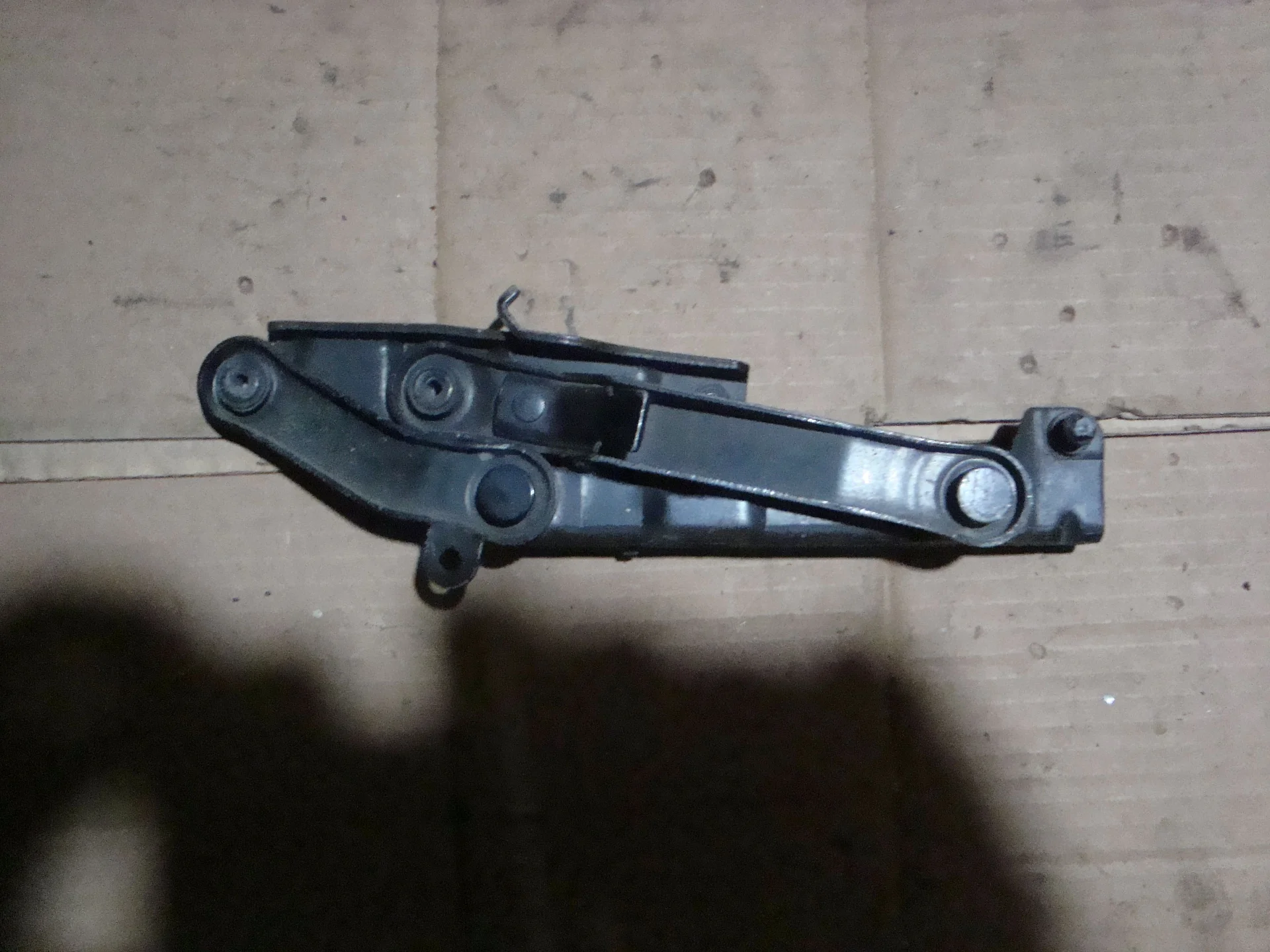 Петля капота левая Mercedes-Benz W211  А2118800128 - миниатюра 2