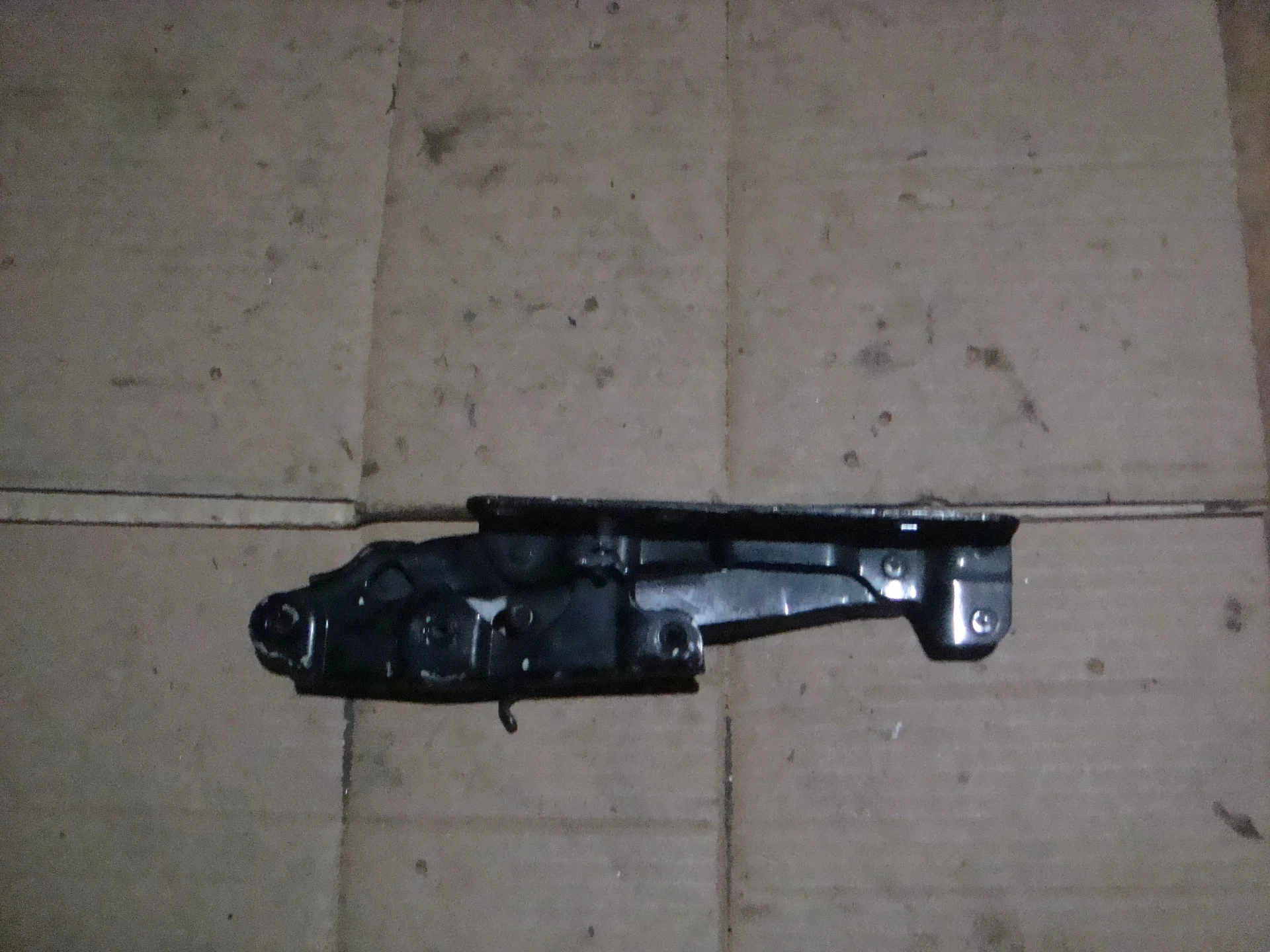 Петля капота левая Mercedes-Benz W220  A2208800128 - миниатюра 2