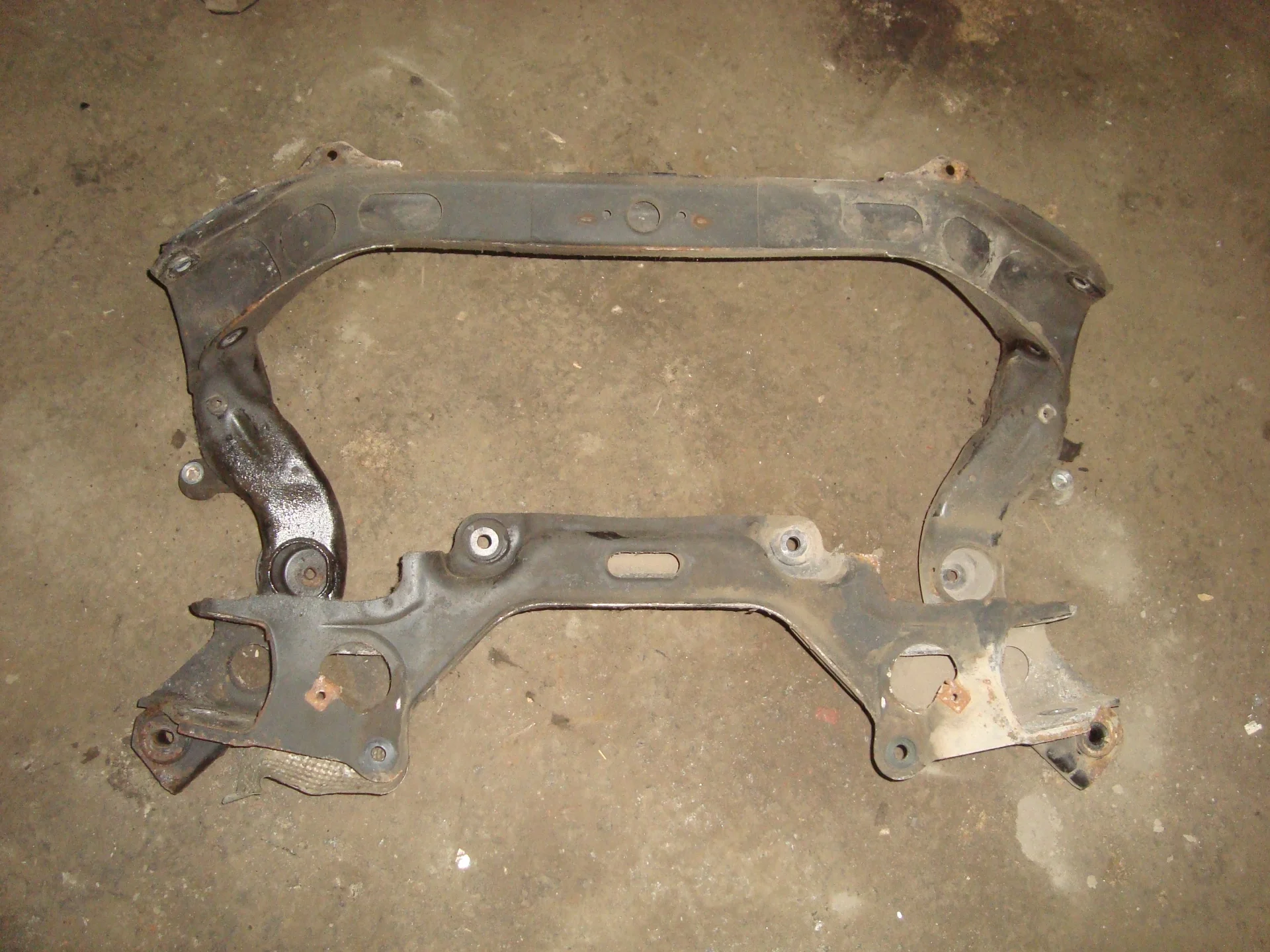 Балка подмоторная (подрамник) Mercedes-Benz W211 271 A2118201187 - изображение 1