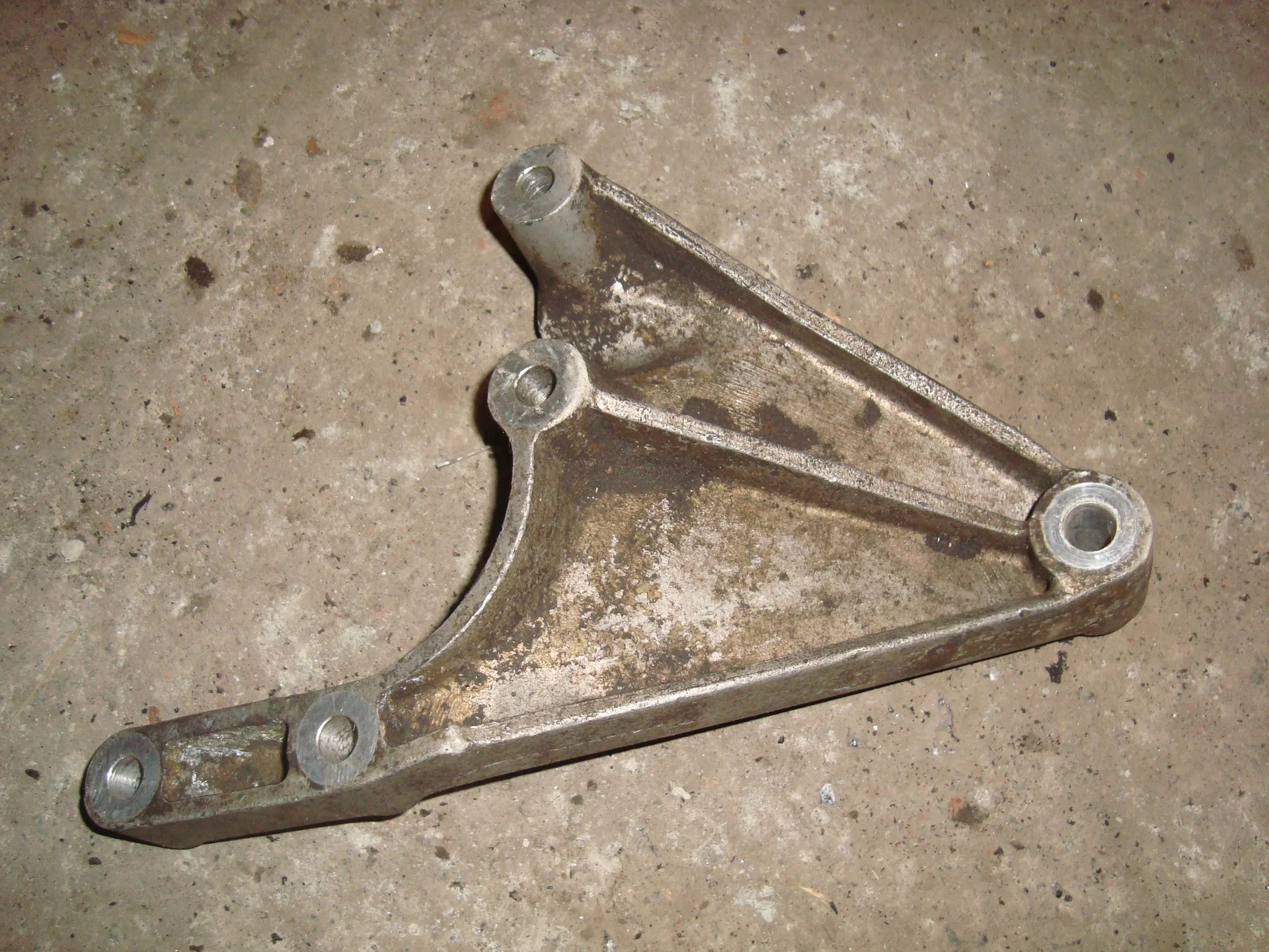Кронштейн раздаточной коробки  Mercedes-Benz W463  A4632850302 - миниатюра 2