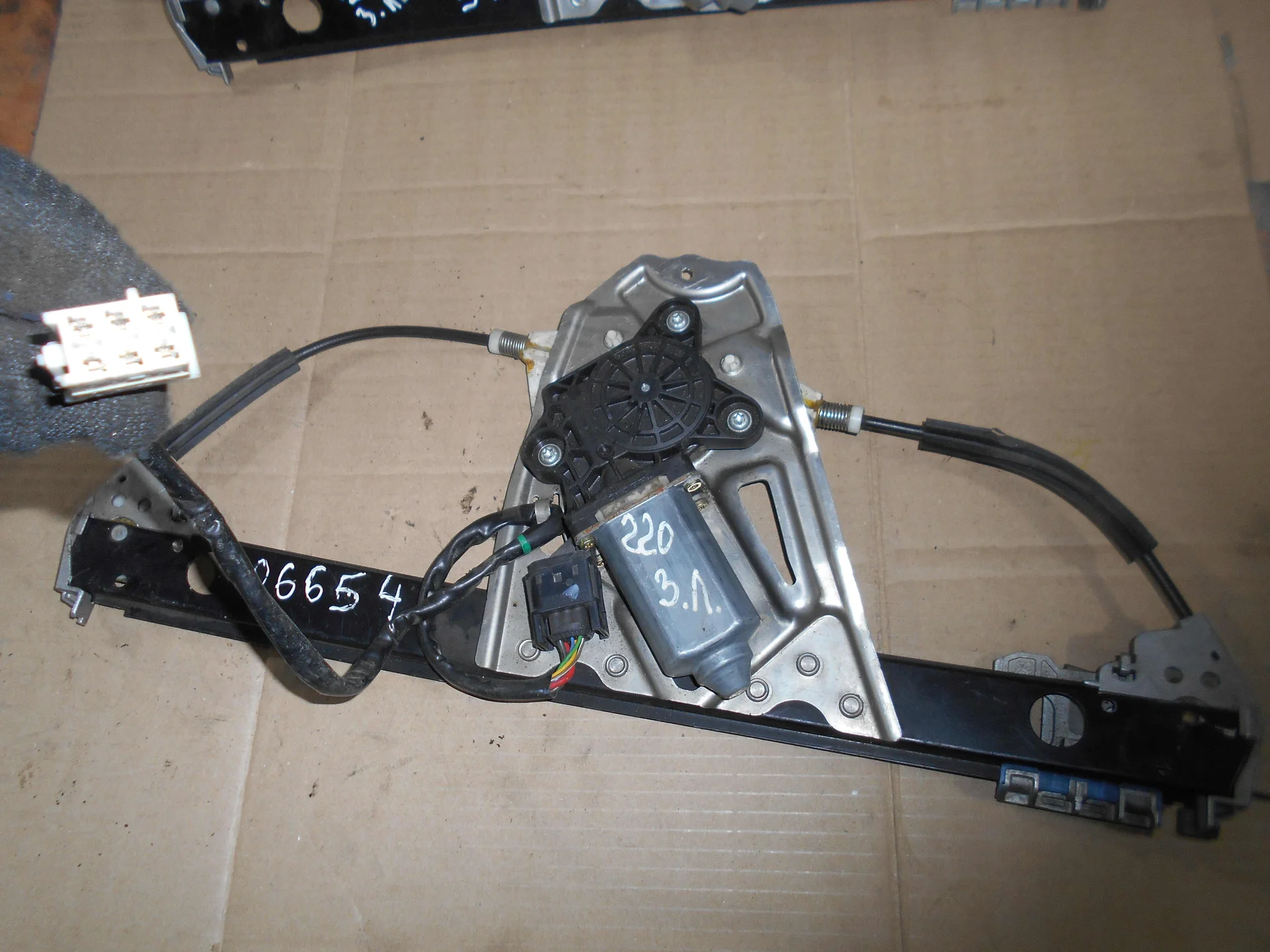 Стеклоподъемник электрический задний левый Mercedes-Benz W220 A2207300346 - изображение 1