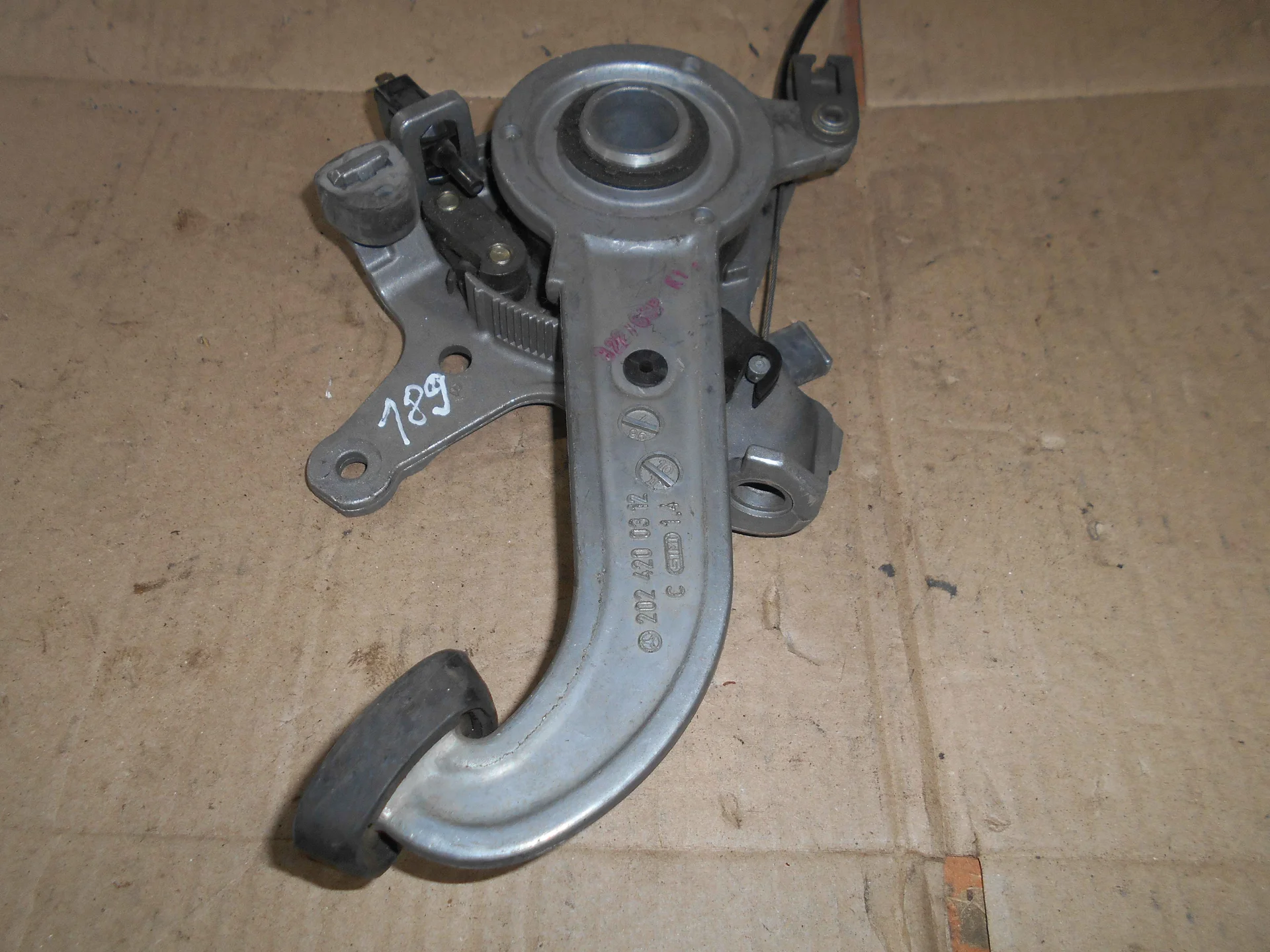 Педаль ручного тормоза Mercedes-Benz W202  A2084270036 - миниатюра 2