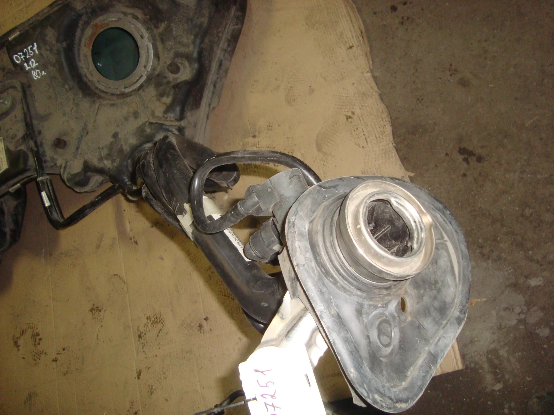 Бак топливный Mercedes-Benz W212 276 A2124707301 - миниатюра 2