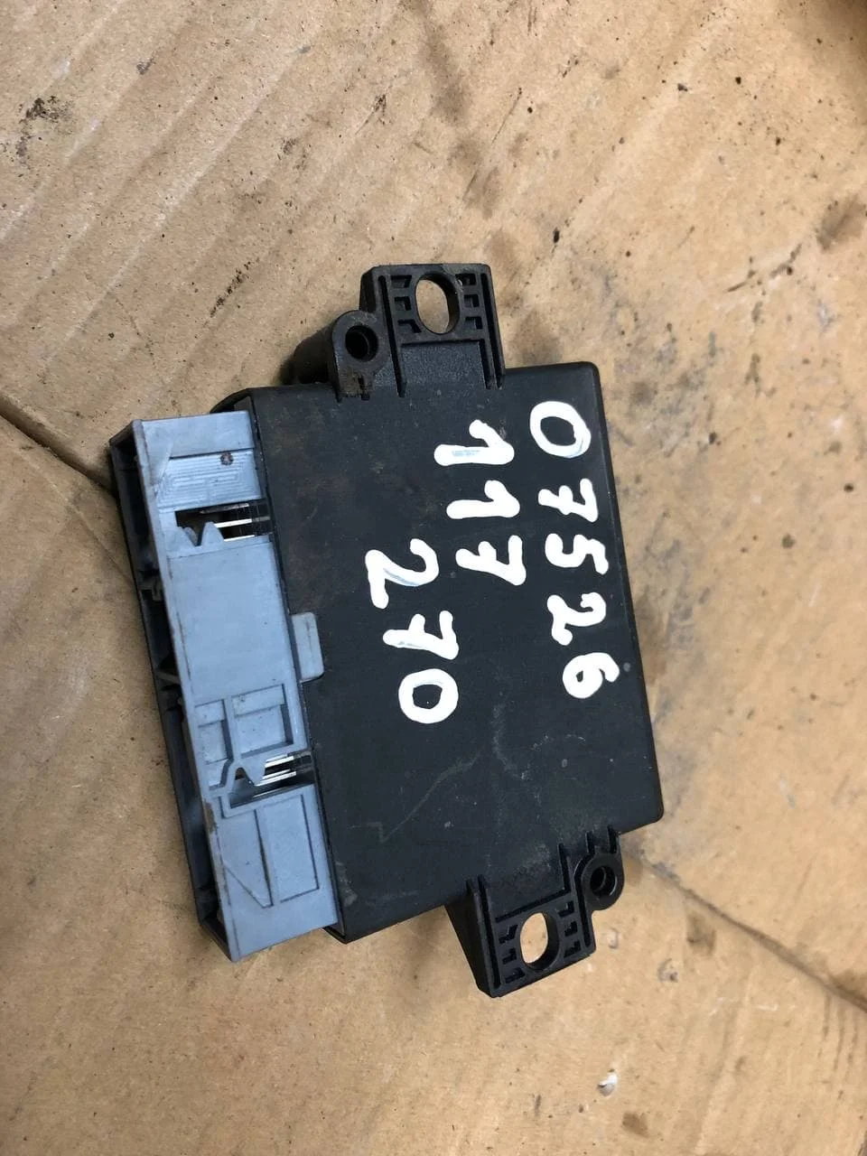 Блок управления парктрониками Mercedes-Benz C117 270 A0009002404 - миниатюра 2