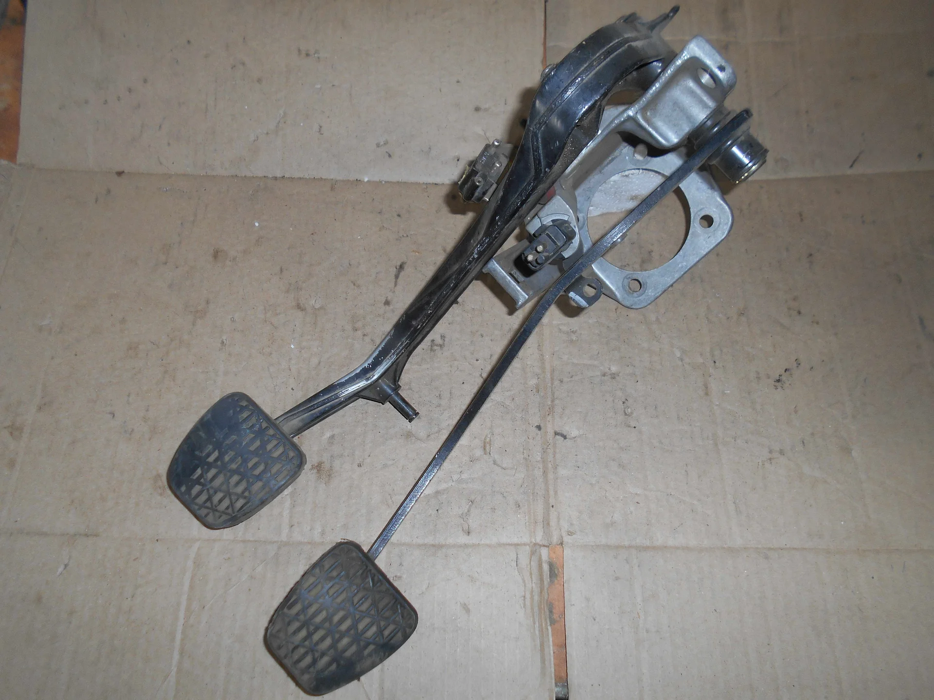 педаль сцепления Mercedes-Benz T124 A1242900316 - миниатюра 2