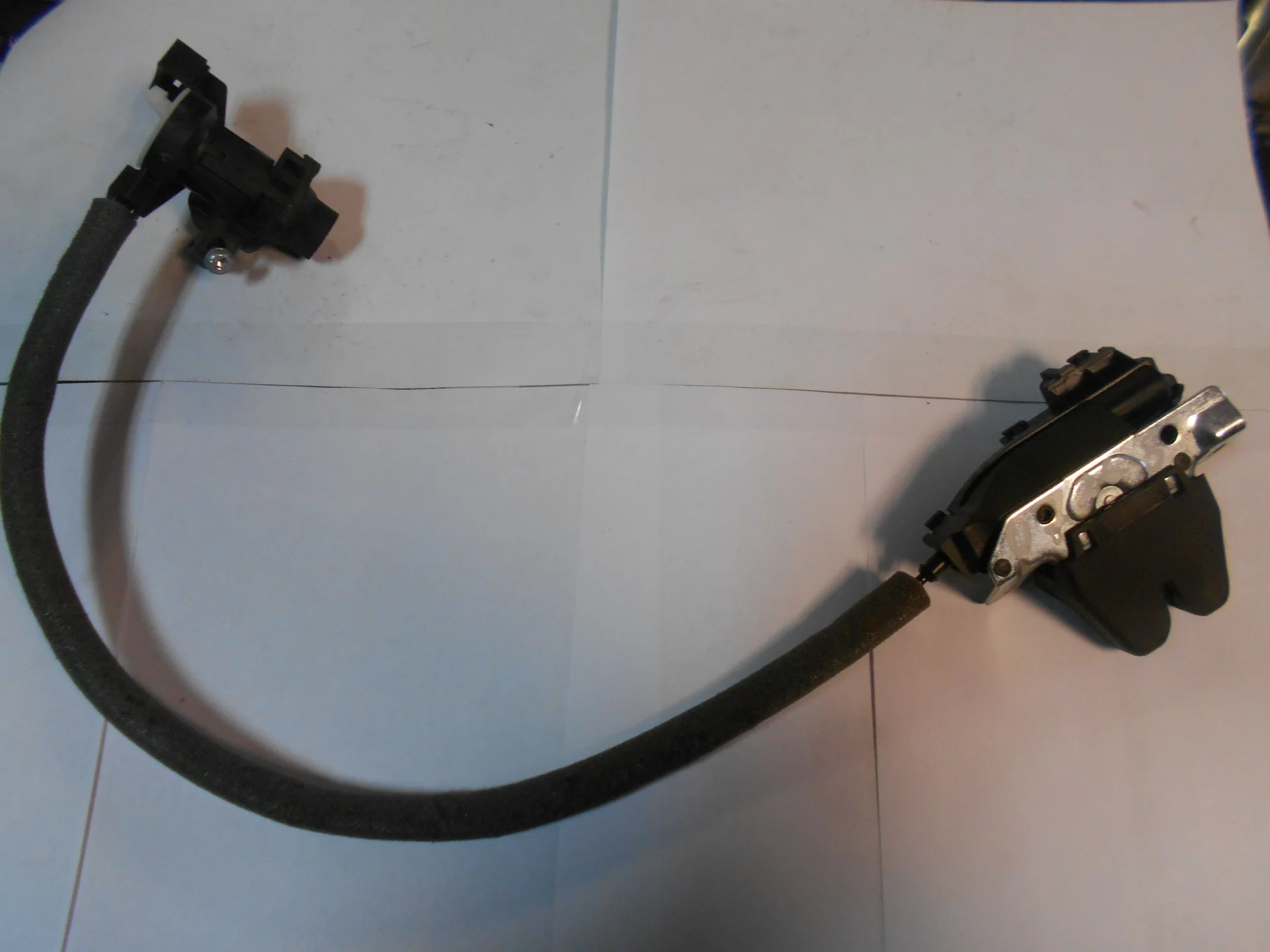 Замок багажника Mercedes-Benz W212 276 A2047500185 - миниатюра 2