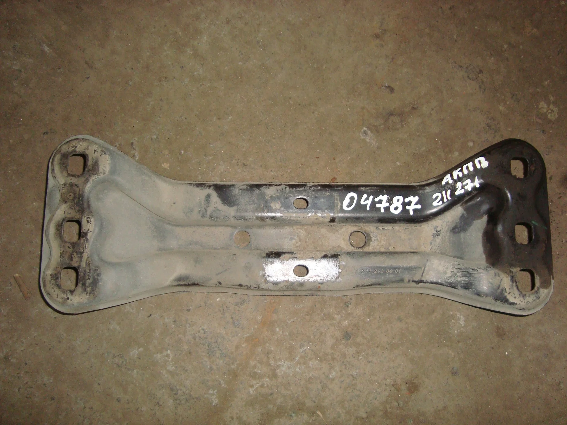 Кронштейн коробки переключения передач Mercedes-Benz W211 271 A2112420601 - изображение 1