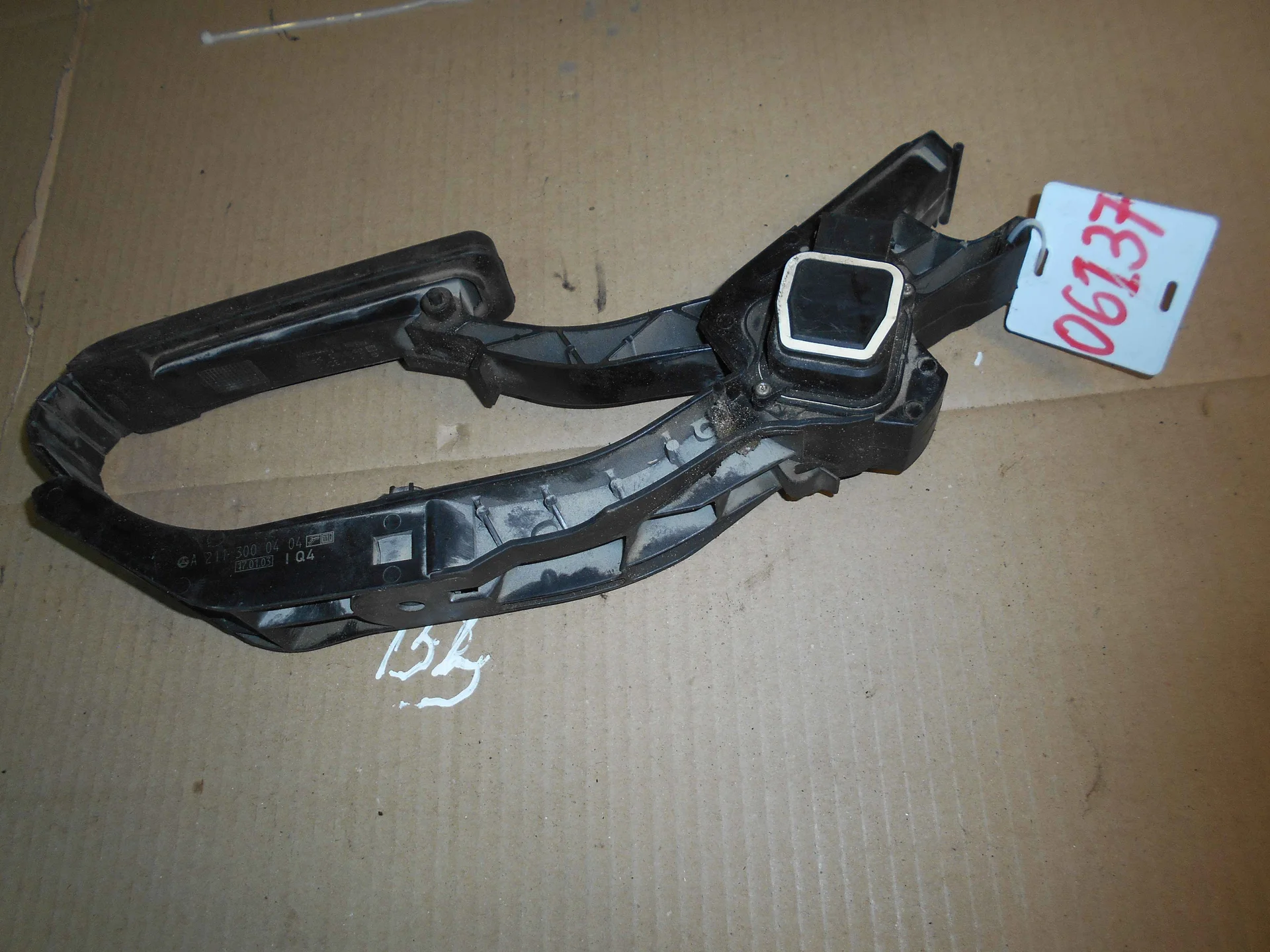 Педаль газа Mercedes-Benz W211 A2113000404 - миниатюра 2