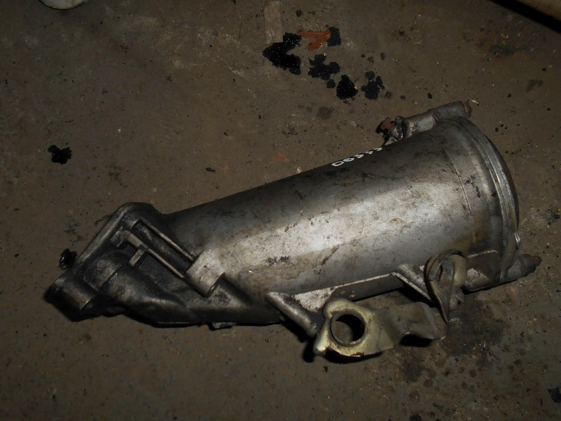 Корпус масляного фильтра Mercedes-Benz W124 603 A6031840702 - изображение 1