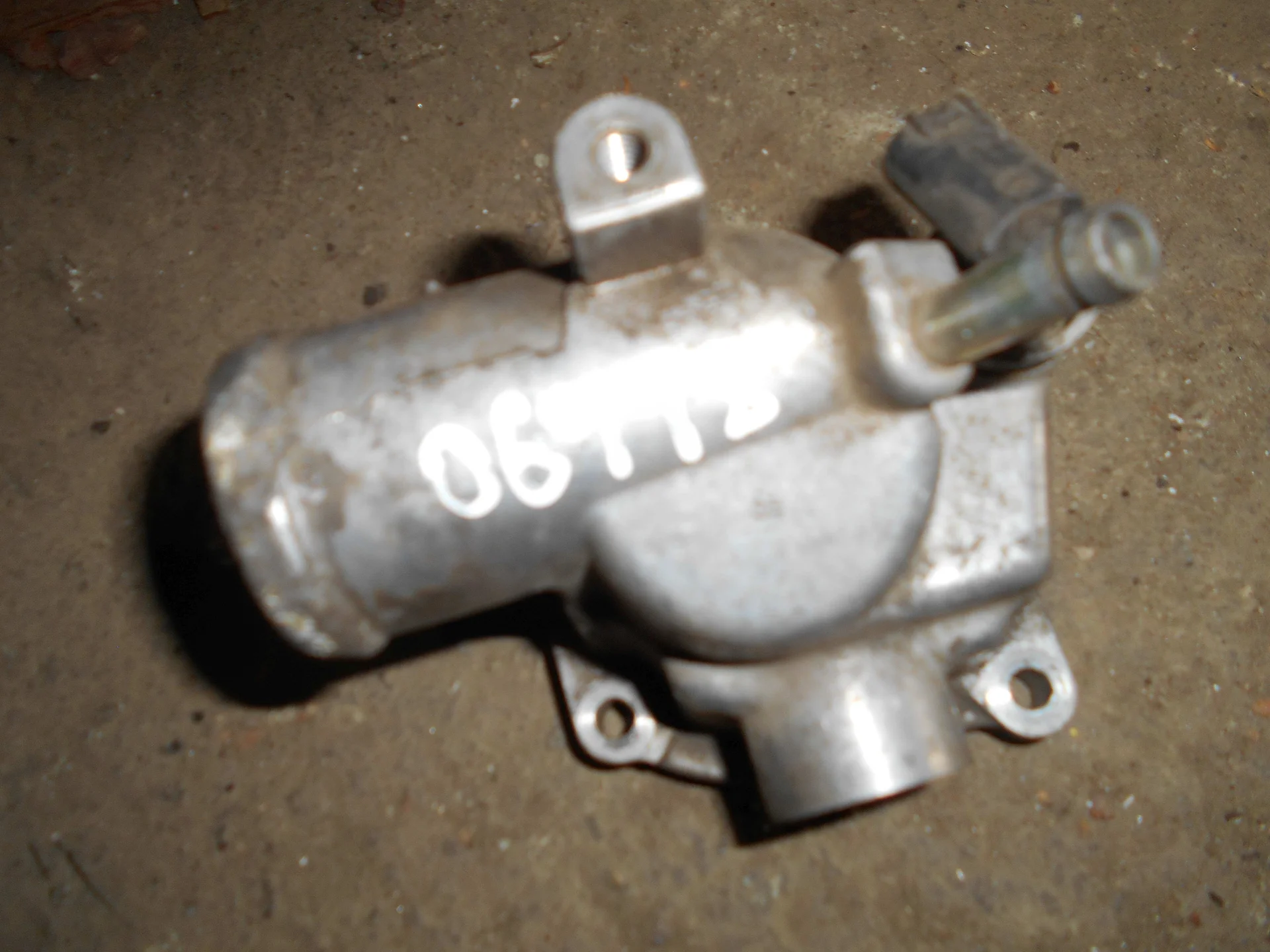 Корпус термостата Mercedes-Benz W203 611 A6112030175 - изображение 1