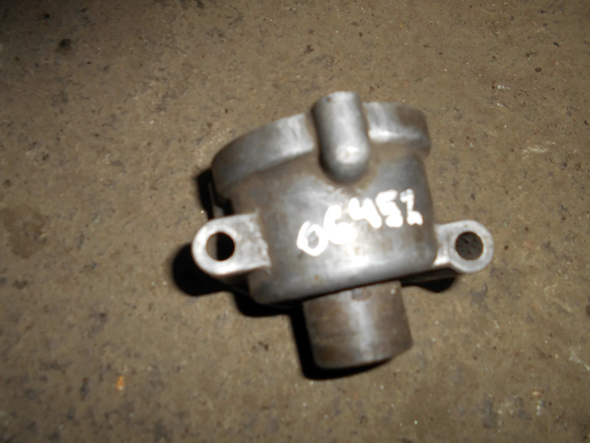 Корпус термостата Mercedes-Benz W124 102 A1022030373 - изображение 1