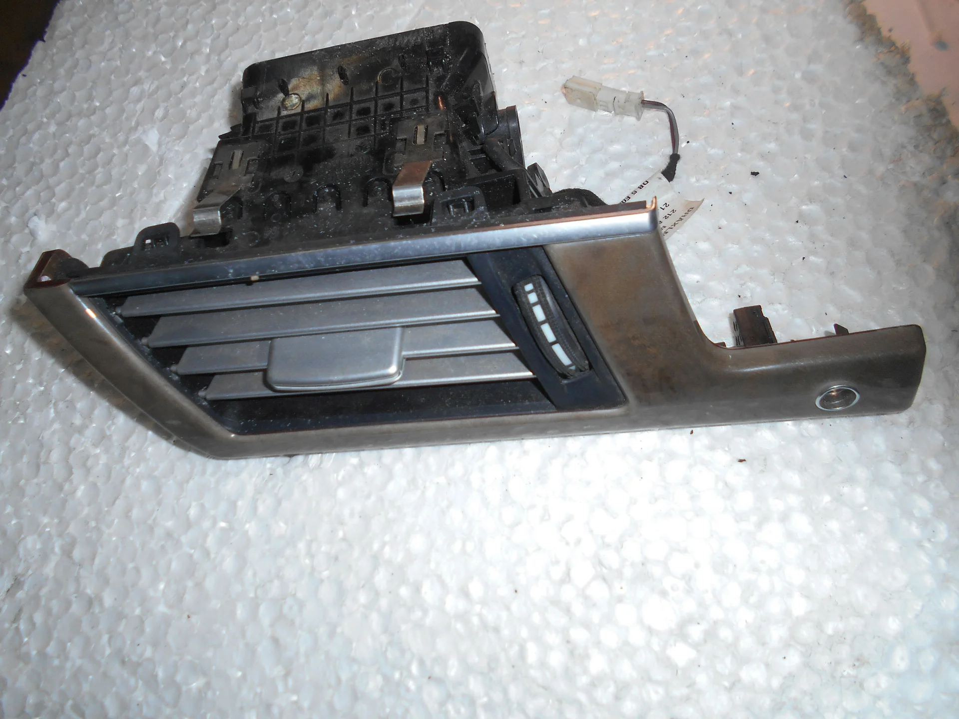 Дефлектор воздушный (салон) Mercedes-Benz W212 276 A2128300154 - изображение 1