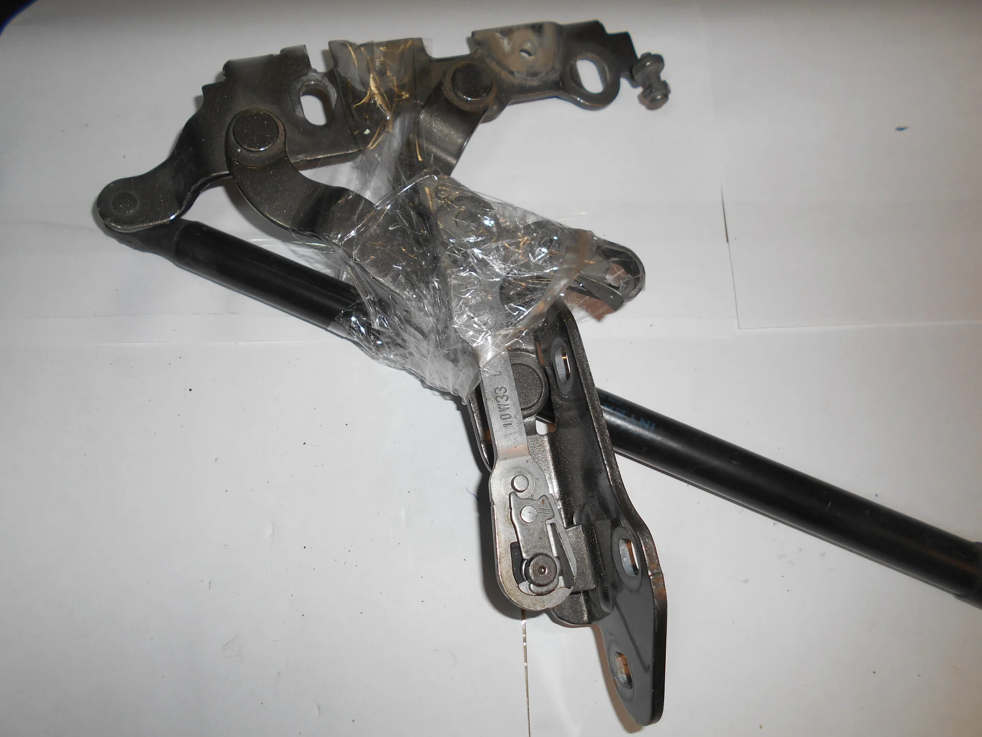 Петля багажника левая Mercedes-Benz W212  A2048800128 - миниатюра 3