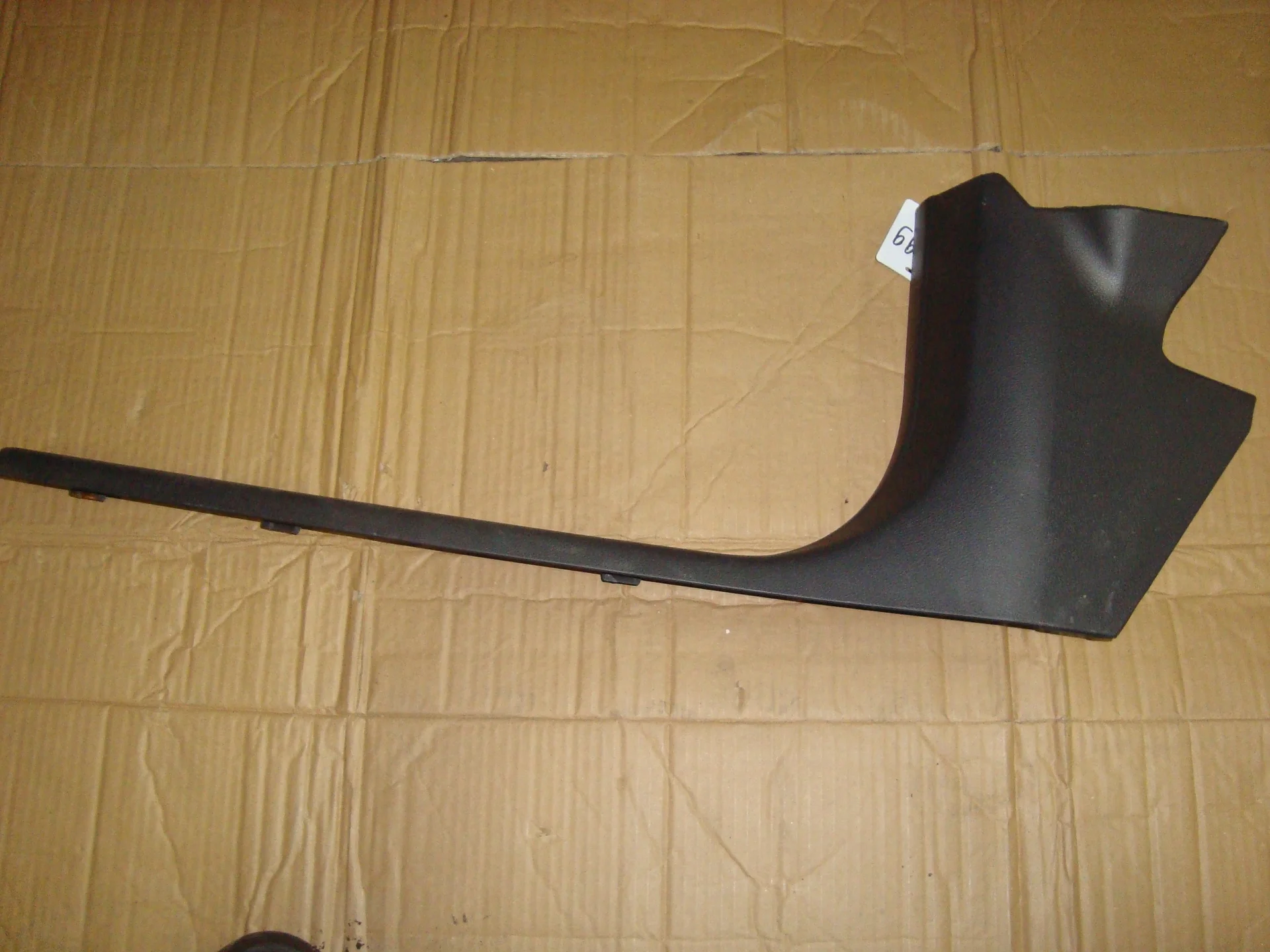 Накладка на порог внутренняя передняя левая Mercedes-Benz C117 A2466800106 - миниатюра 2