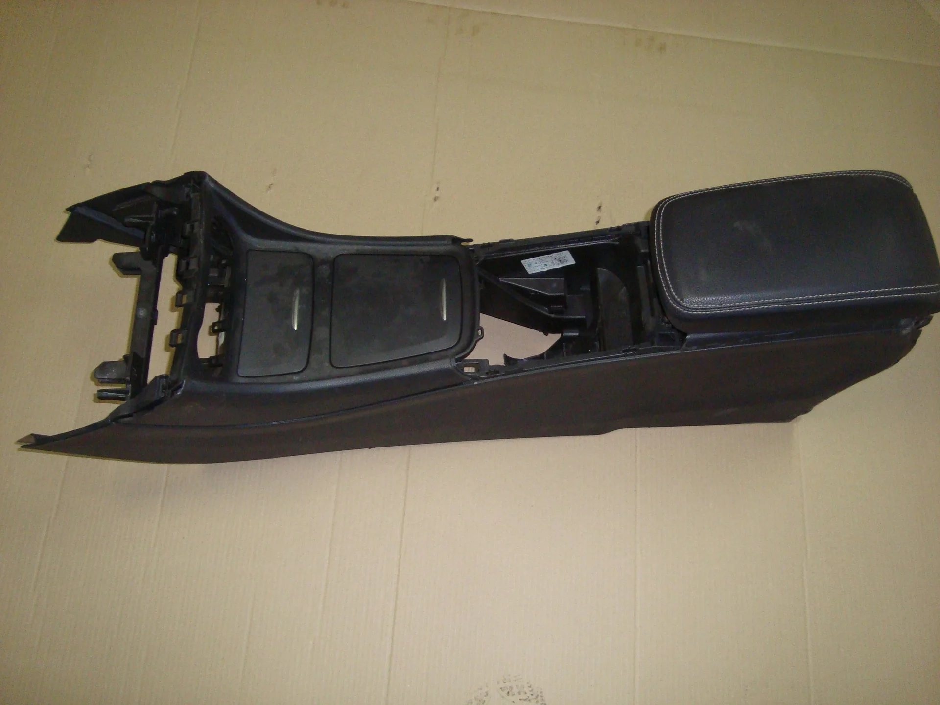 Консоль Mercedes-Benz C117 A1766803101 - миниатюра 2