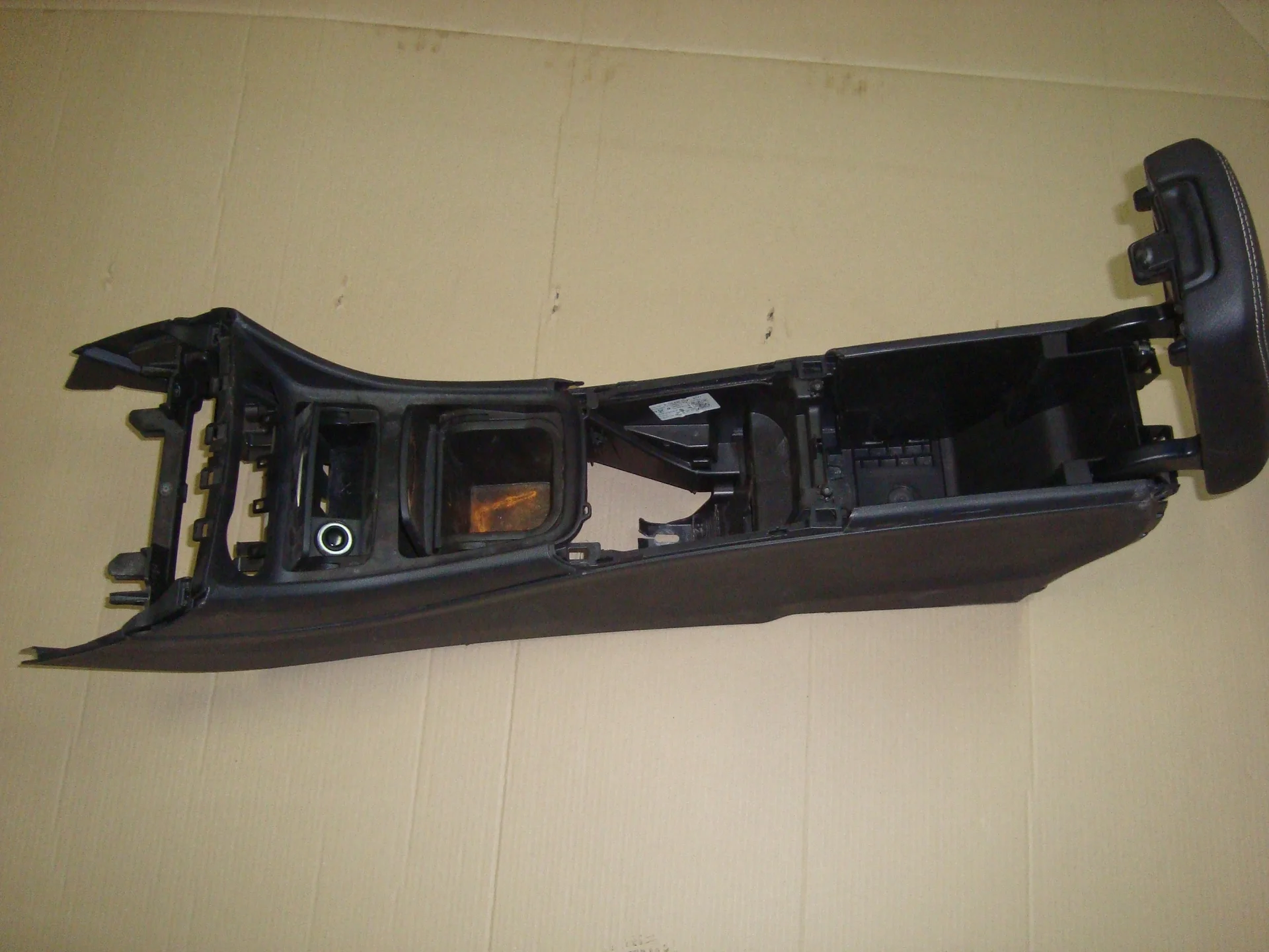 Консоль Mercedes-Benz C117 A1766803101 - миниатюра 3