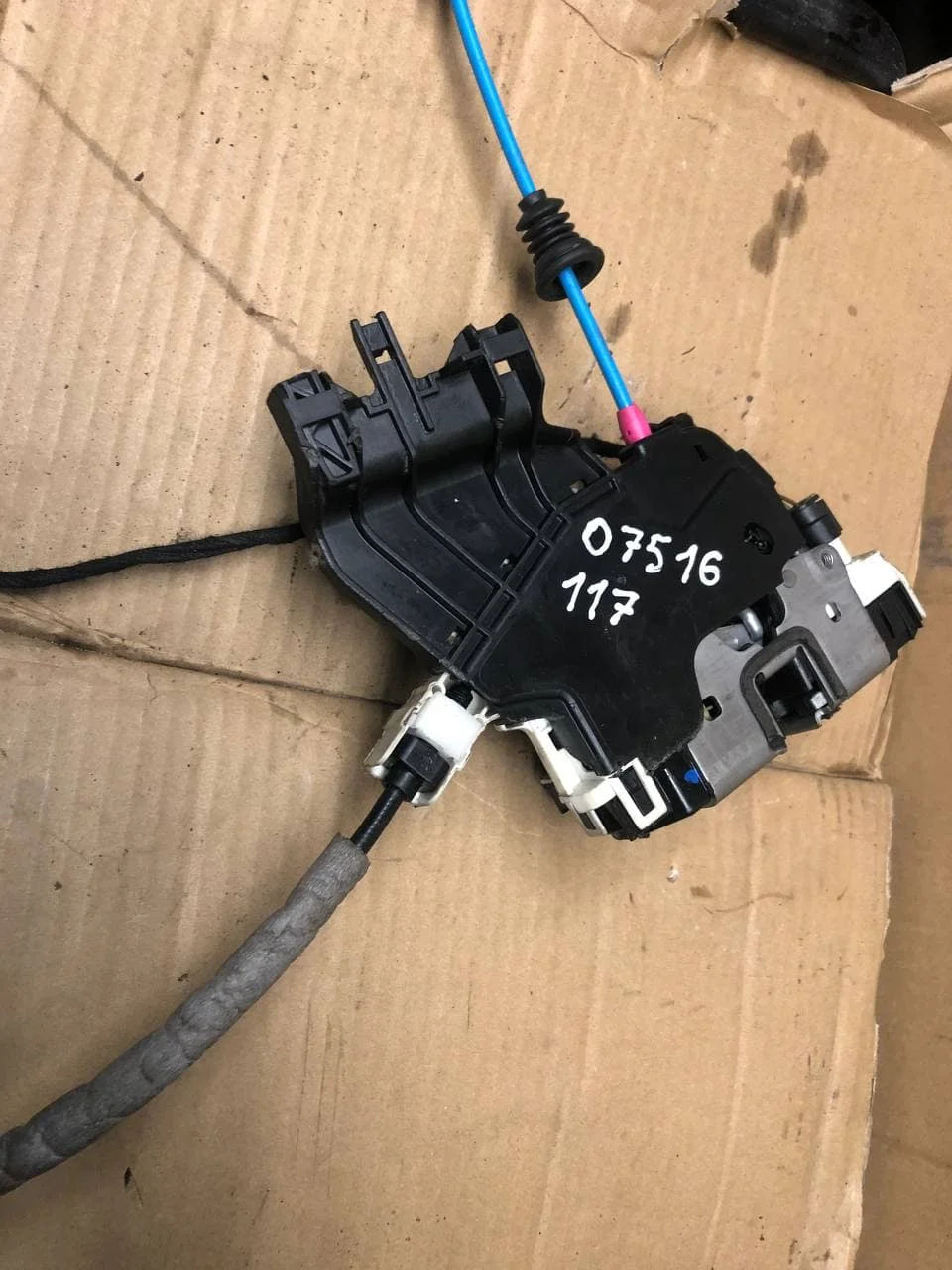 Замок двери задней правой Mercedes-Benz C117 270 A2047302835 - изображение 1