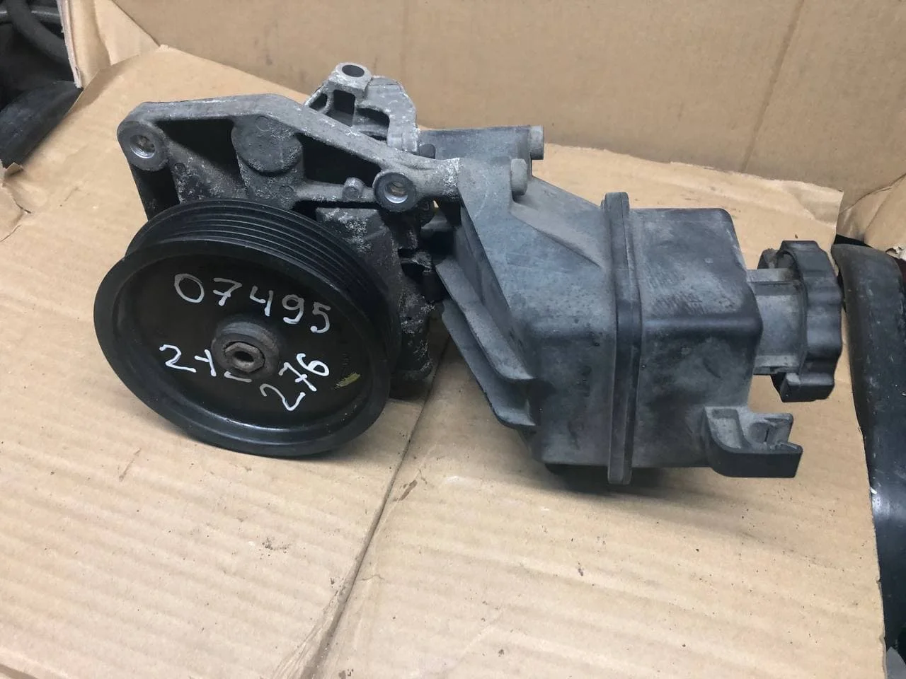 Насос гидроусилителя Mercedes-Benz W212 276 A0064665701 - изображение 1