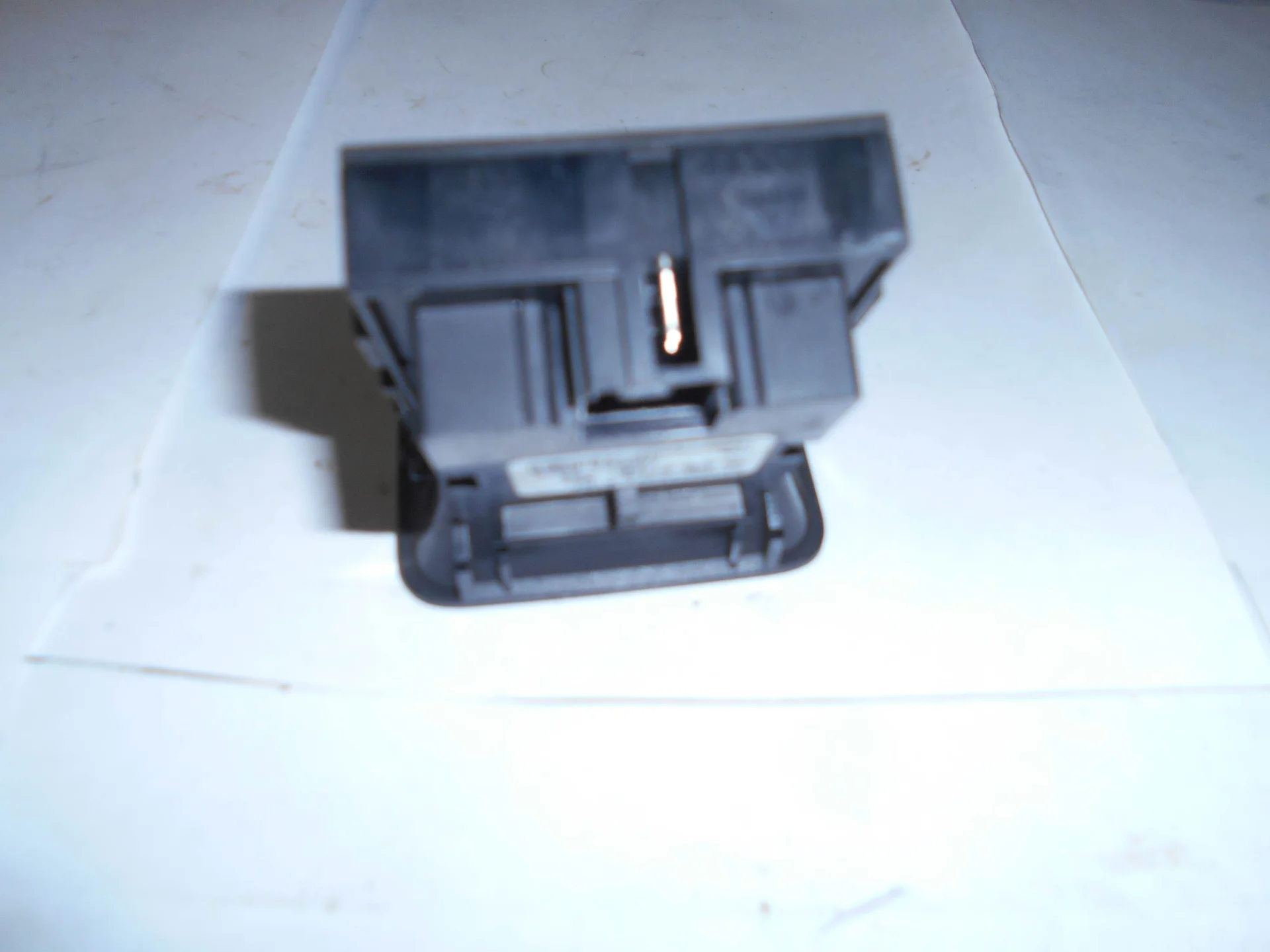 Кнопка ручника  Mercedes-Benz C117 270 A2469050451 - миниатюра 3