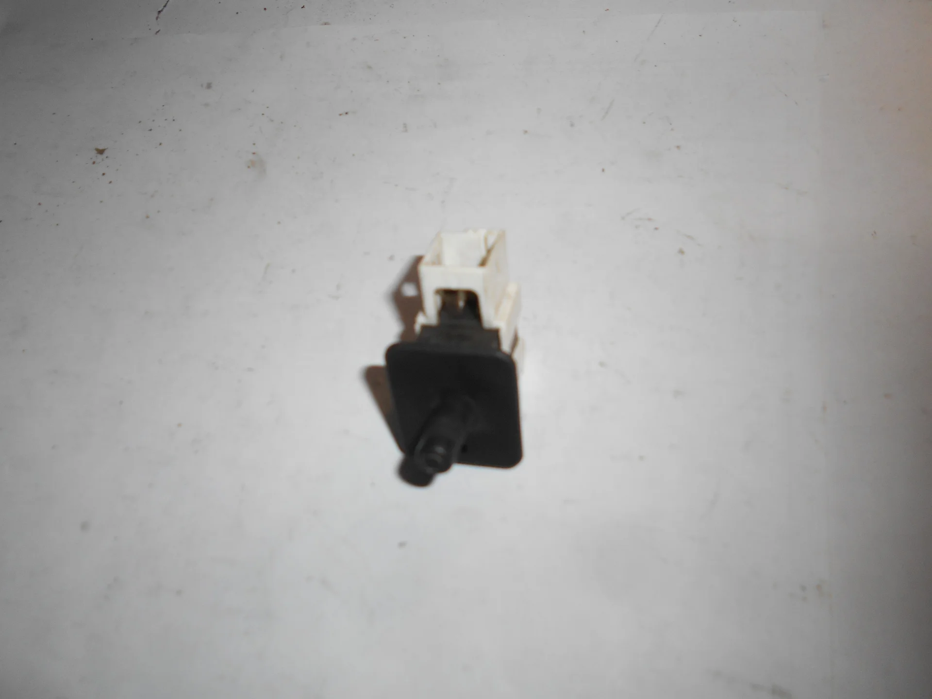 Концевик двери Mercedes-Benz C117  A2028209410 - миниатюра 2