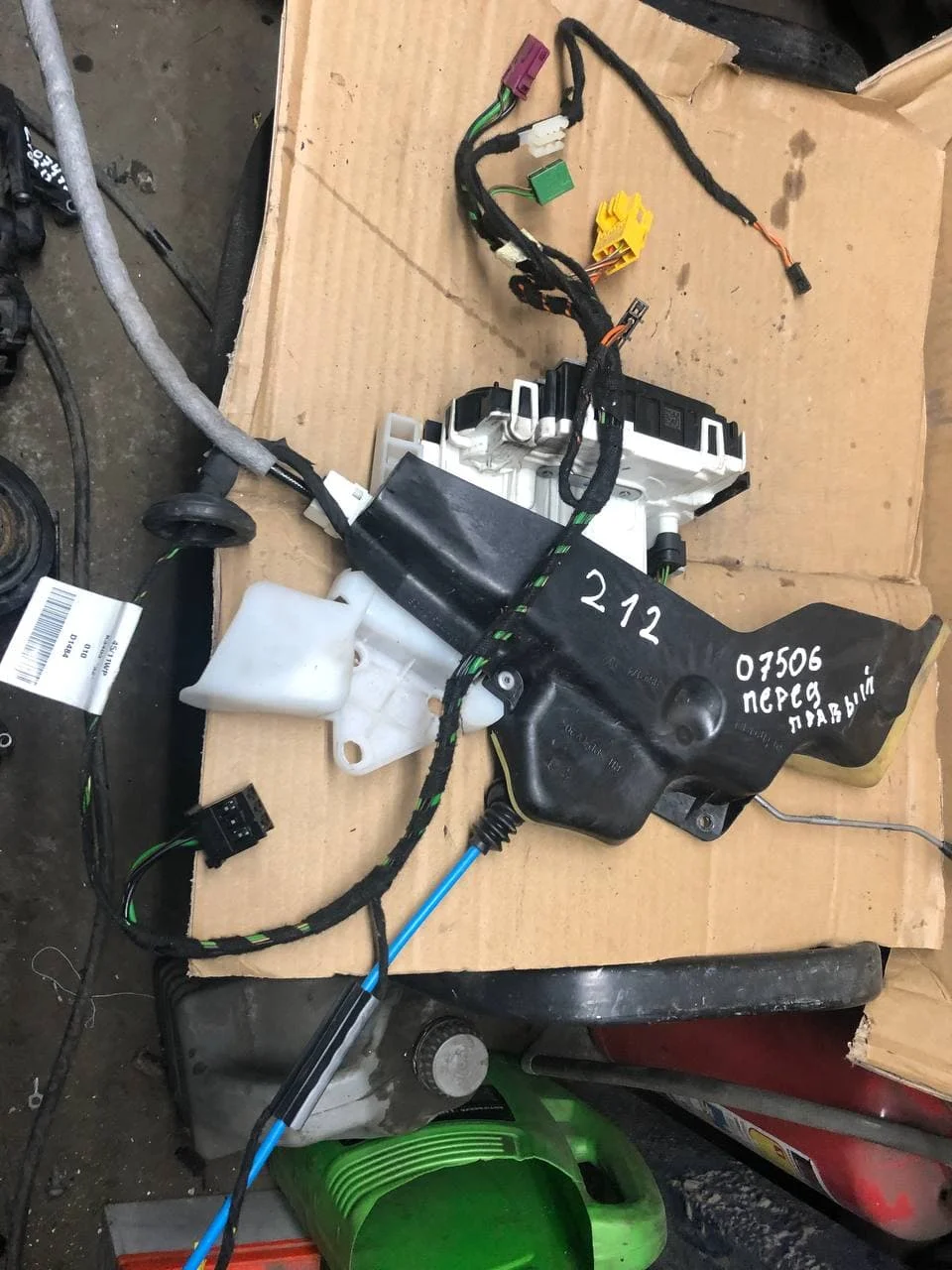 Замок двери передней правой Mercedes-Benz W212 276 A2047203035 - изображение 1