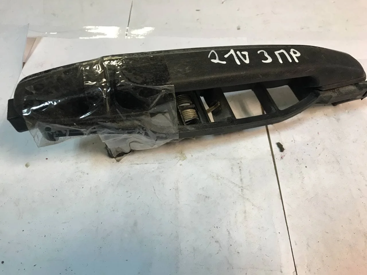 Ручка наружняя задней правой двери Mercedes-Benz W210 - миниатюра 2