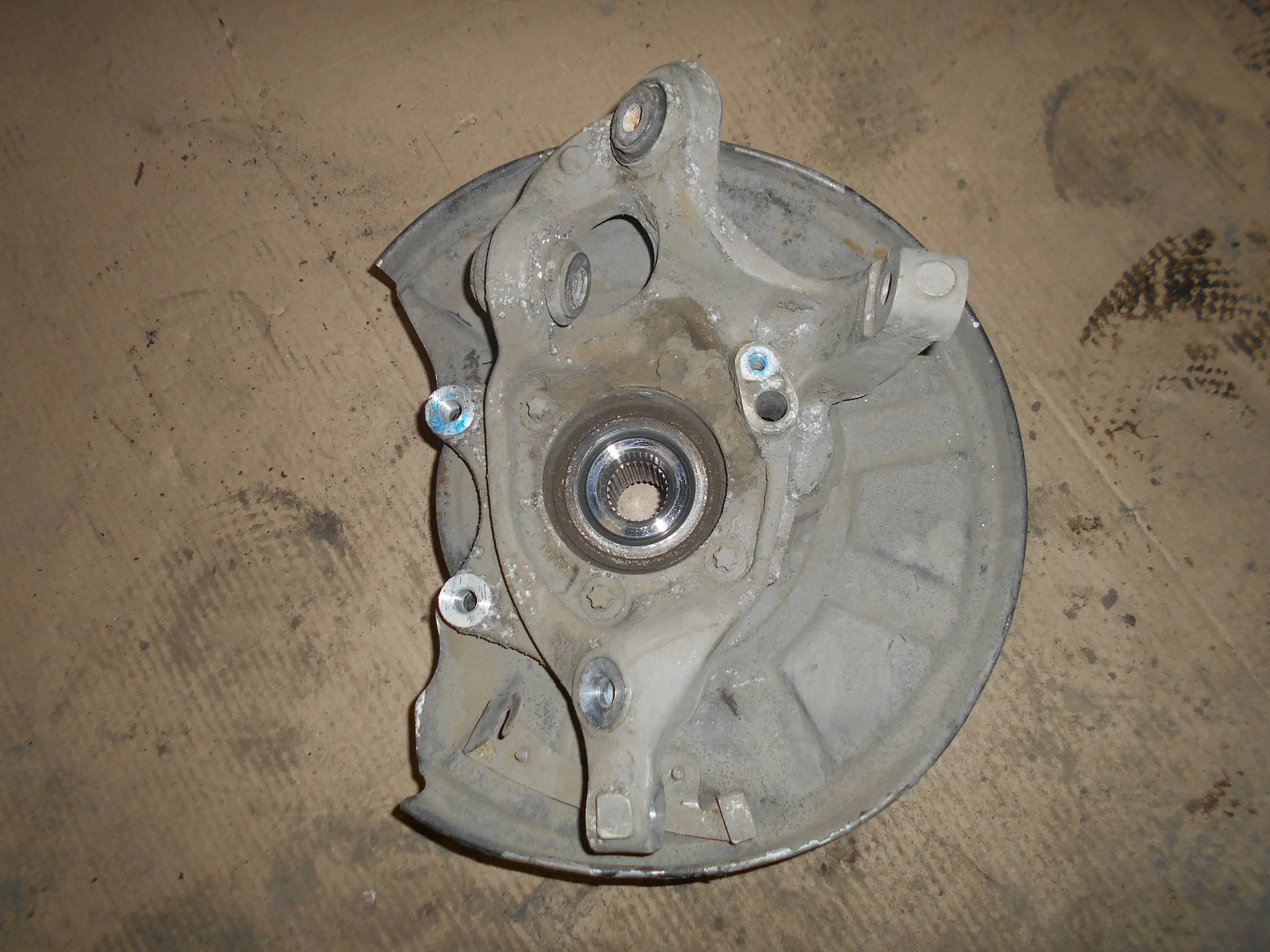 Кулак задний правый Mercedes-Benz W212  A2123500241 - миниатюра 2