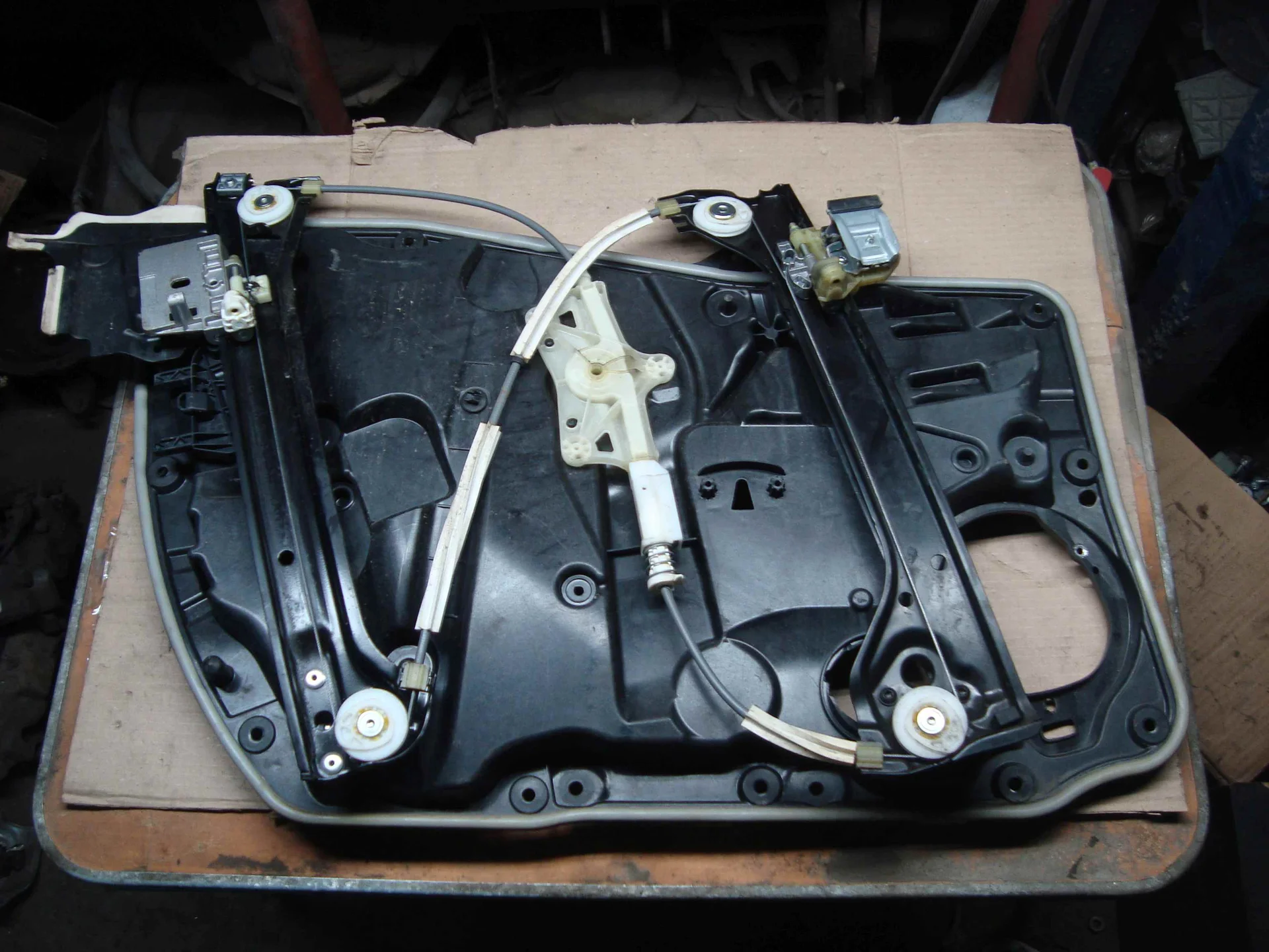 Стеклоподъемник электрический передний правый Mercedes-Benz C117 270 A1177200279 - миниатюра 3