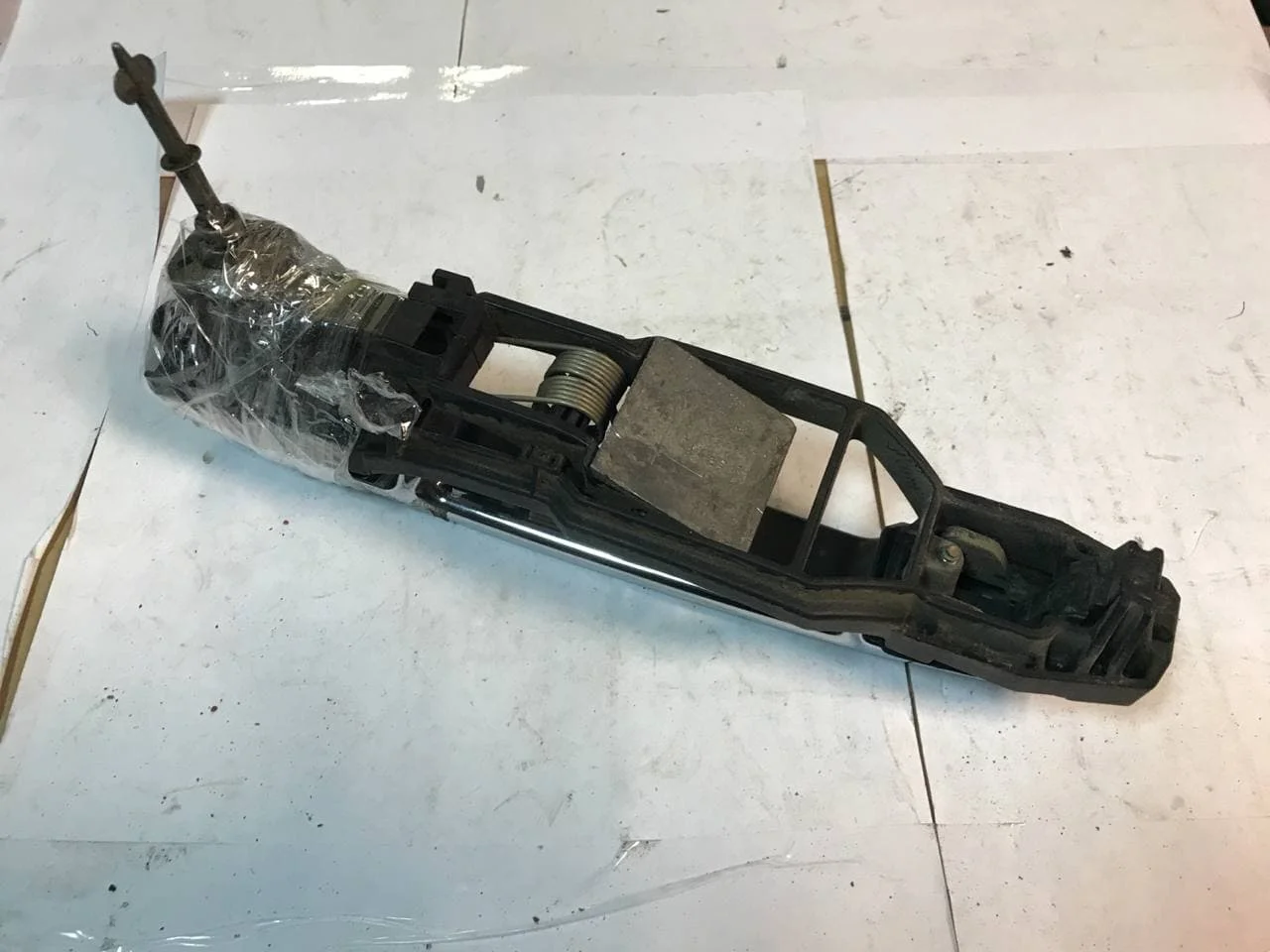 Ручка наружняя передней правой двери Mercedes-Benz W210 - миниатюра 3