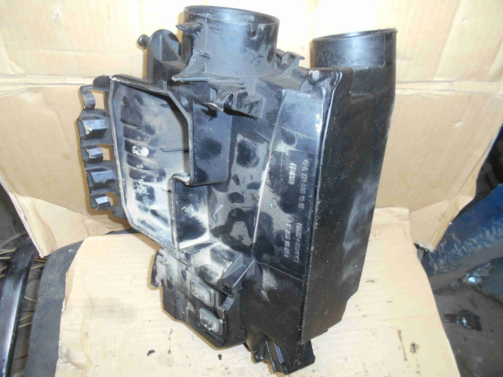 Корпус воздушного фильтра Mercedes-Benz W211 271 A2710901601 - миниатюра 2