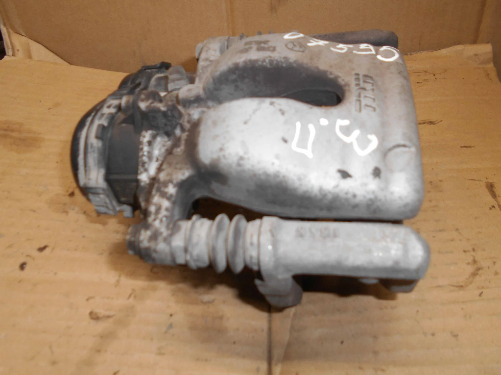 Суппорт задний правый Mercedes-Benz C117 270 A0004232481 - изображение 1