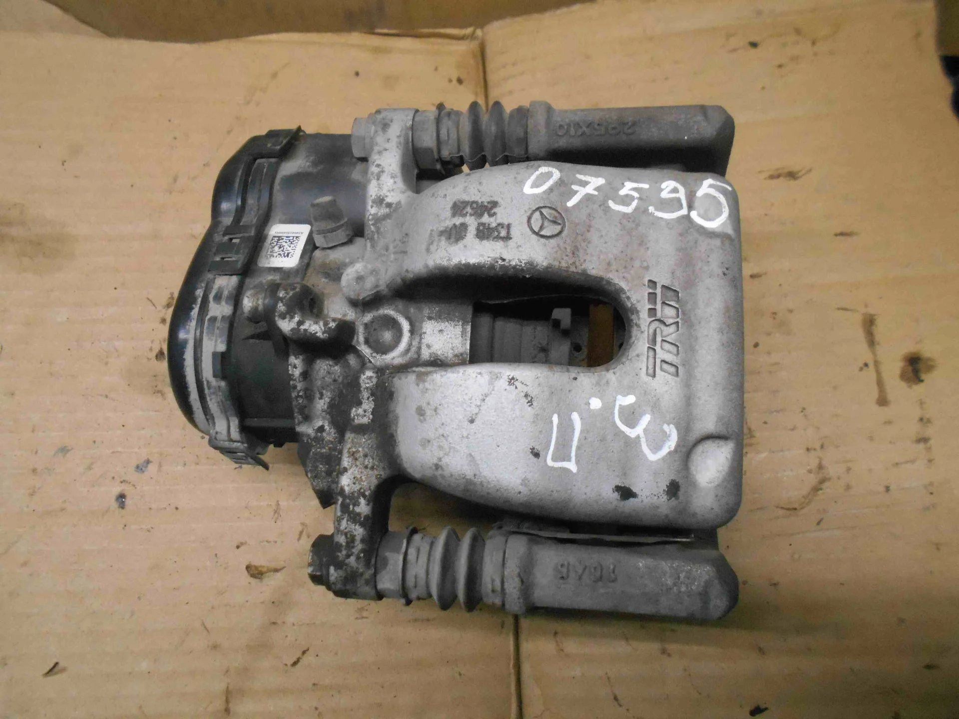 Суппорт задний правый Mercedes-Benz C117 270 A0004232481 - миниатюра 2