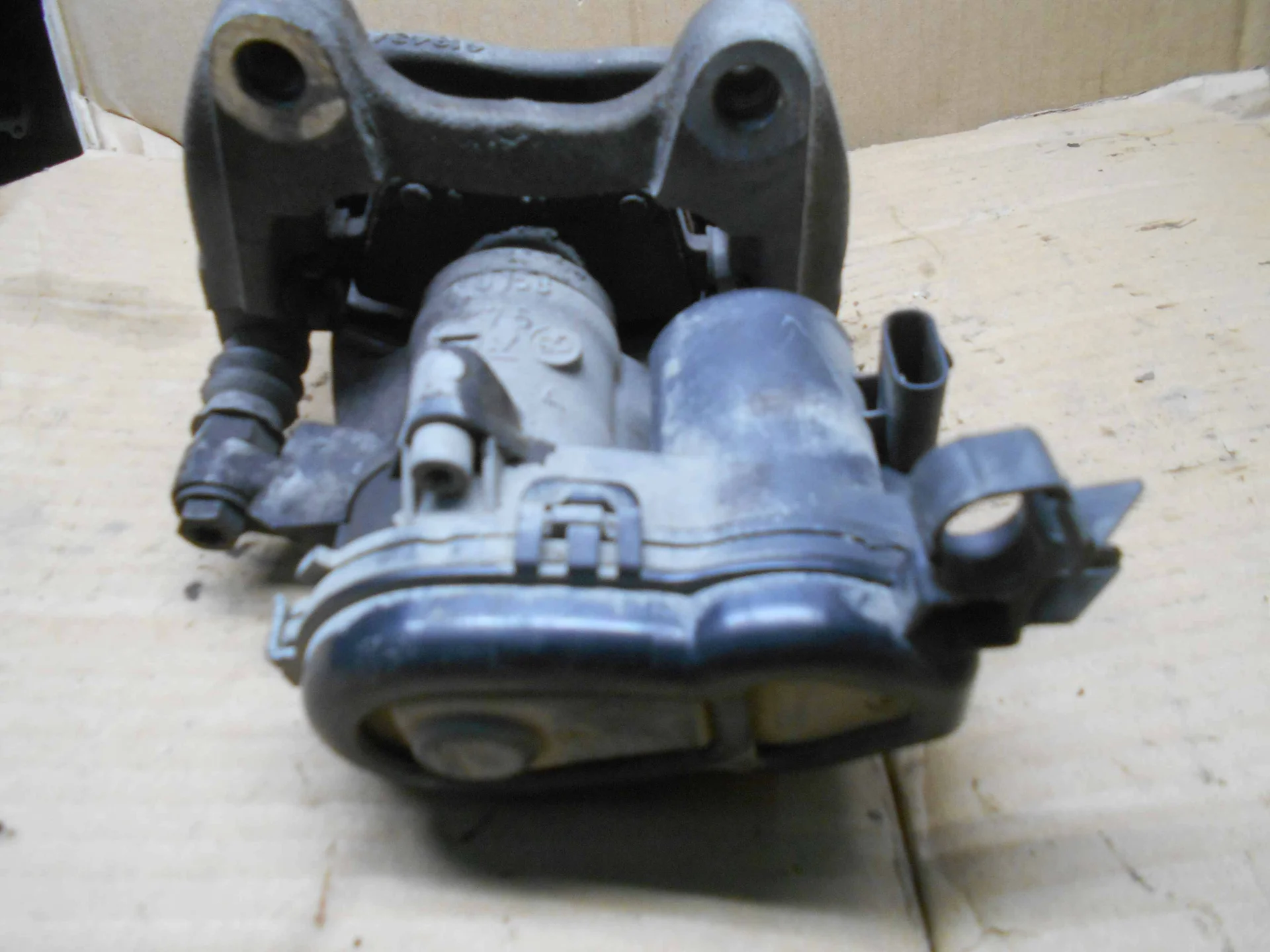 Суппорт задний правый Mercedes-Benz C117 270 A0004232481 - миниатюра 3