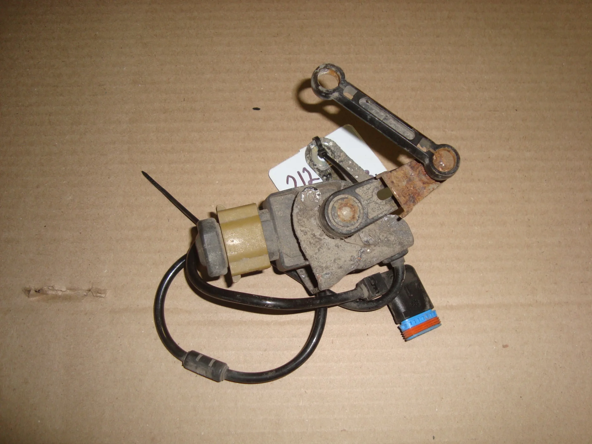 Датчик уровня кузова задний Mercedes-Benz W212 A0045429918 - изображение 1