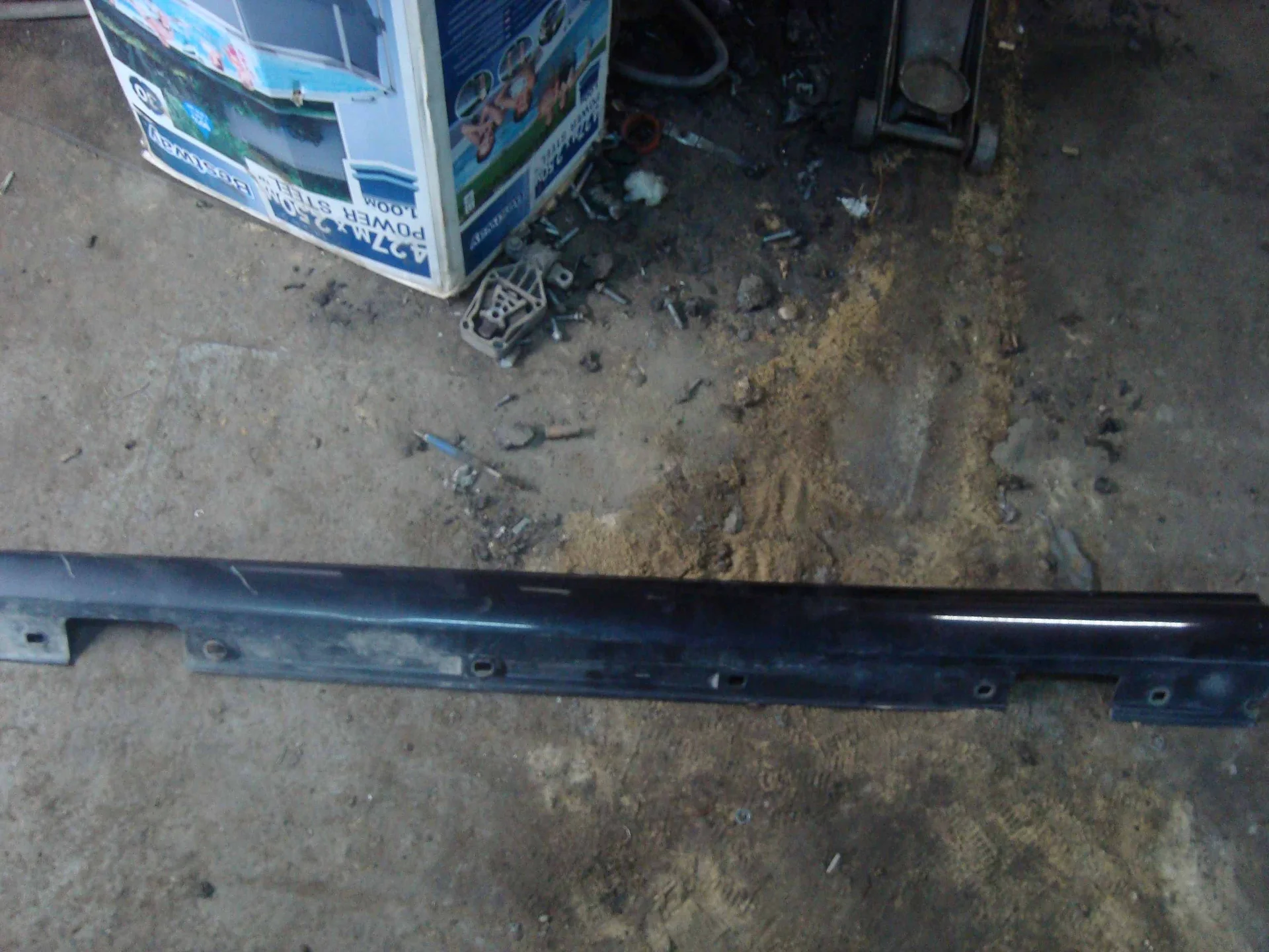 Накладка порога левая Mercedes-Benz C117 270 A2466980554 - миниатюра 5