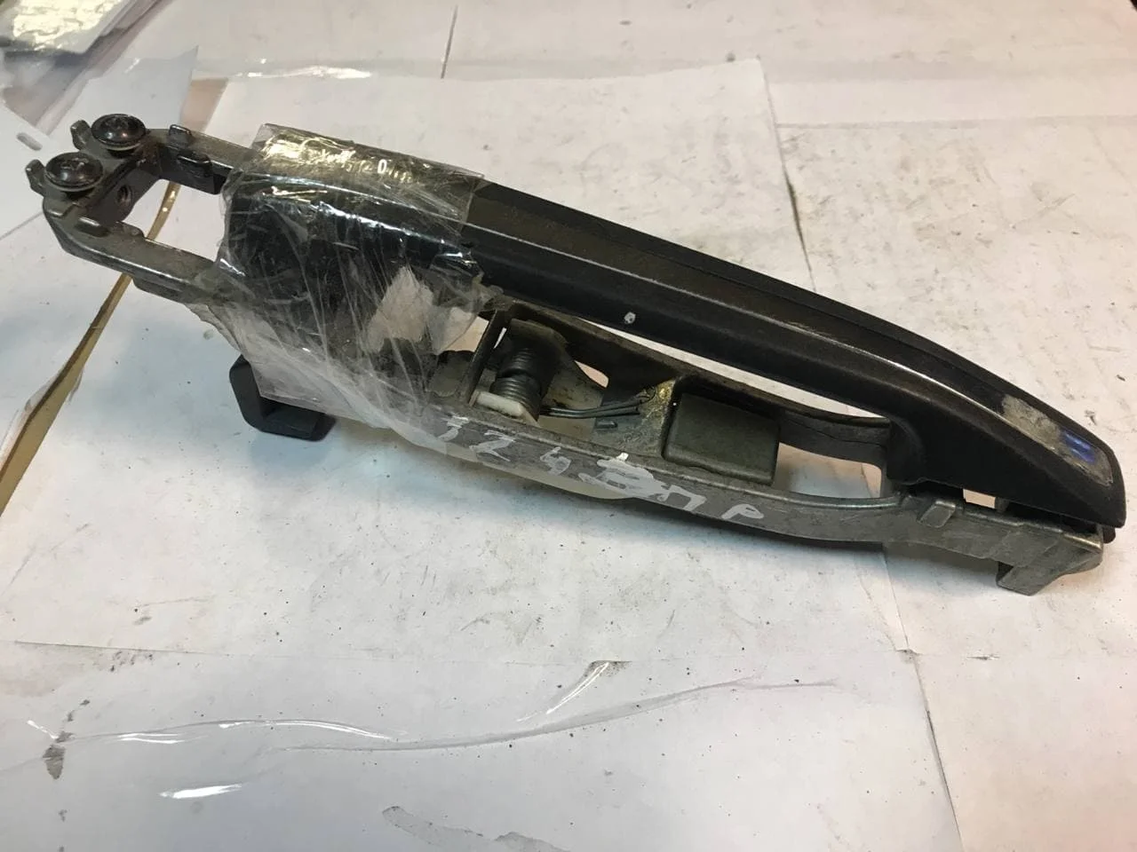 Ручка наружняя задней правой двери Mercedes-Benz W124 - миниатюра 2