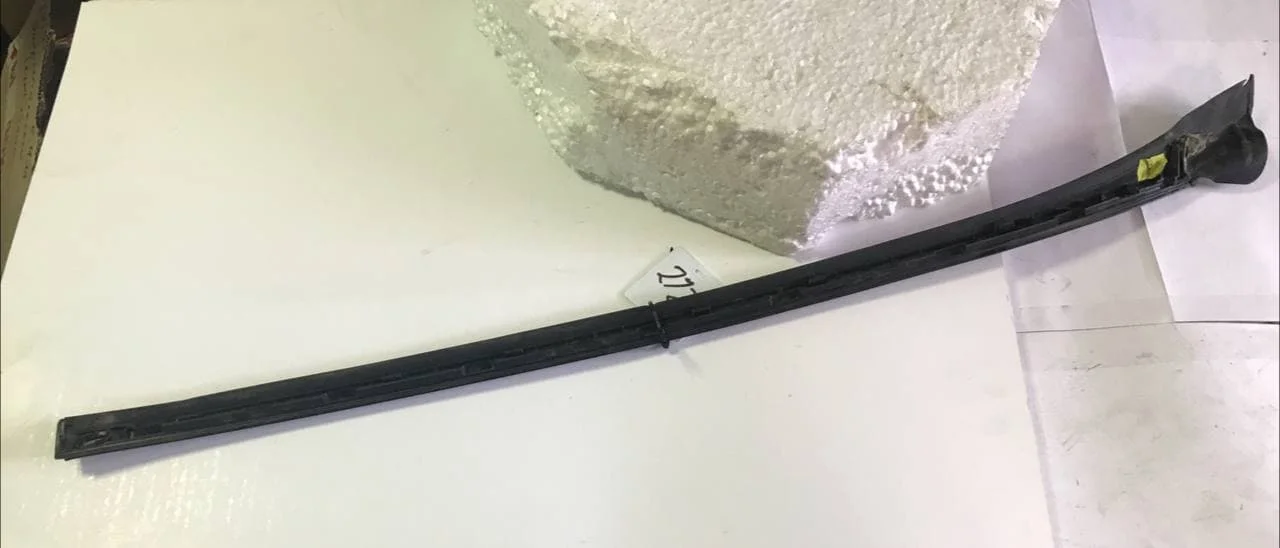 Накладка лобового стекла левая Mercedes-Benz W212 276 A2126901262 - миниатюра 3