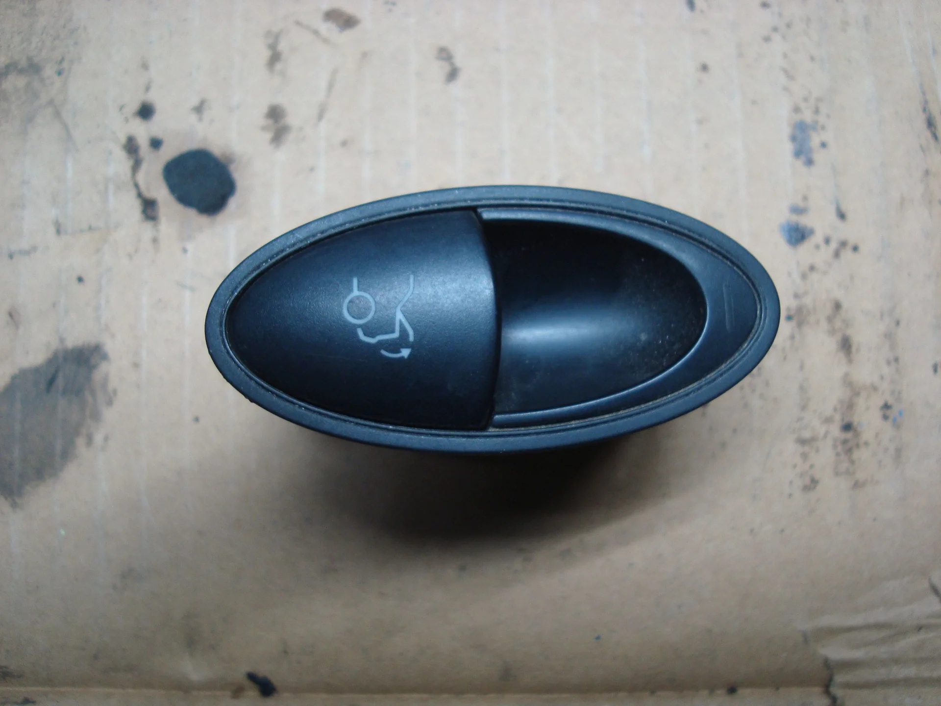 Кнопка открытия багажника Mercedes-Benz W211 A2118205510 - изображение 1