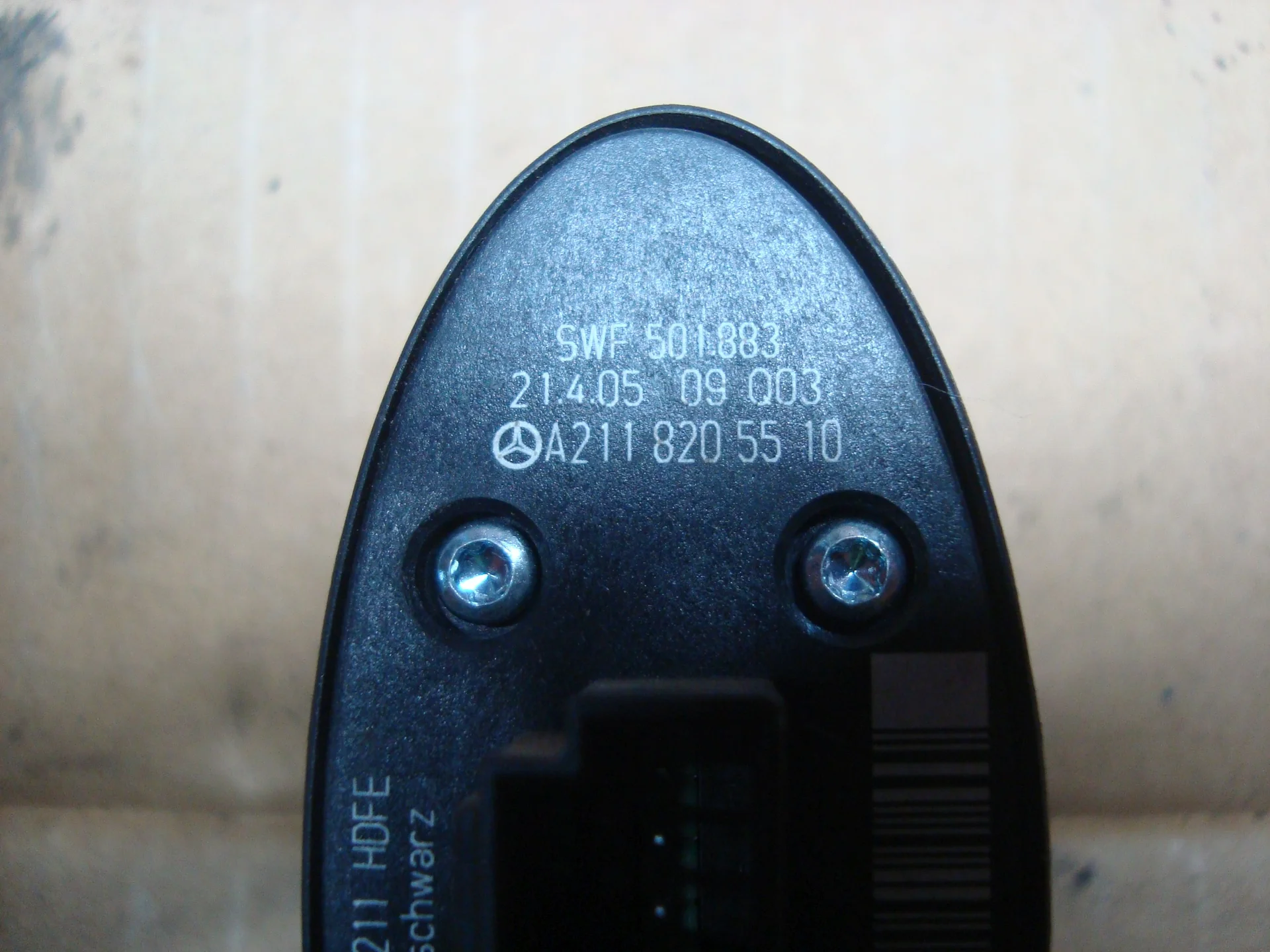 Кнопка открытия багажника Mercedes-Benz W211 A2118205510 - миниатюра 2