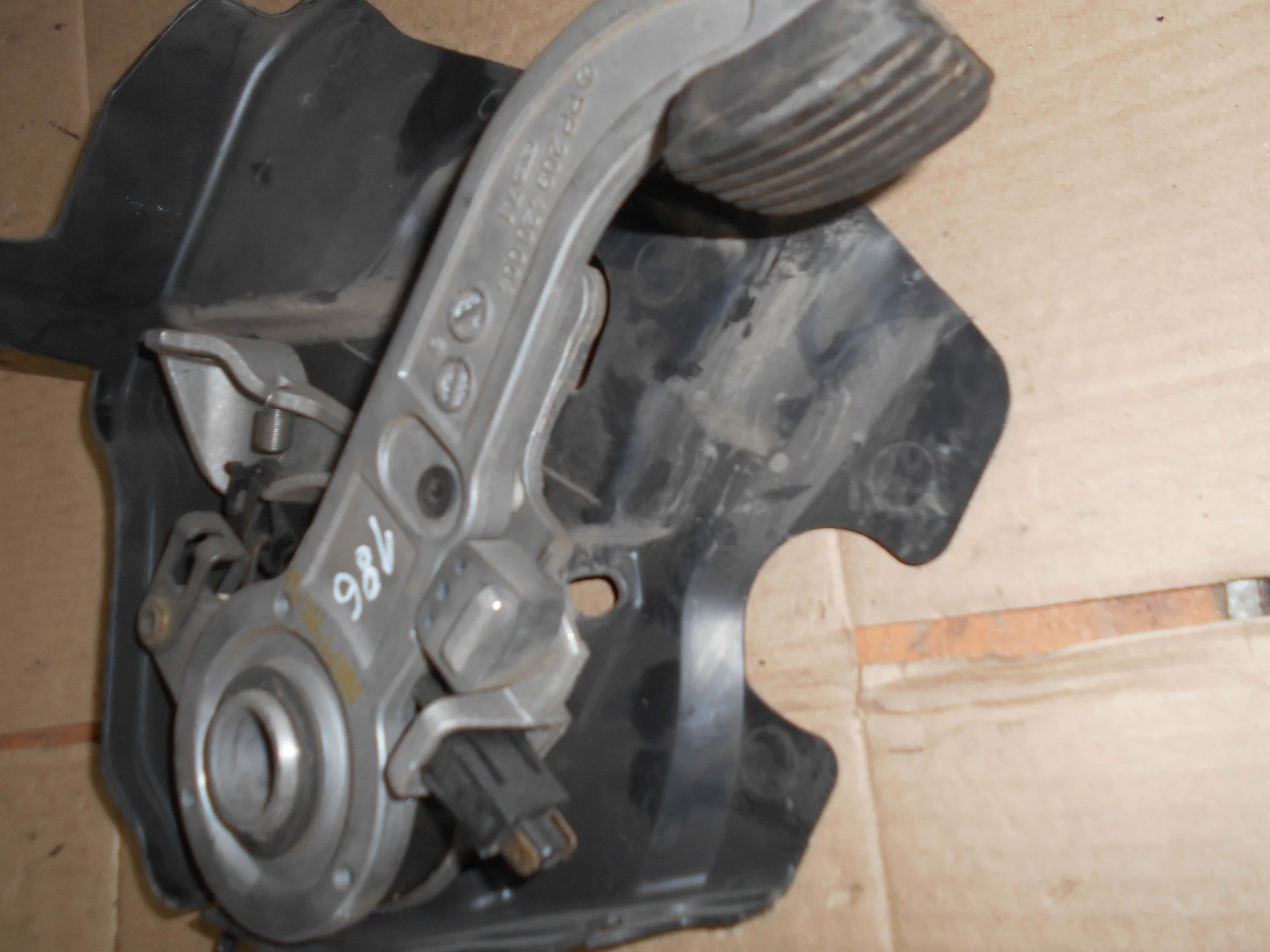 Педаль ручного тормоза Mercedes-Benz W220  A2084270036 - миниатюра 3
