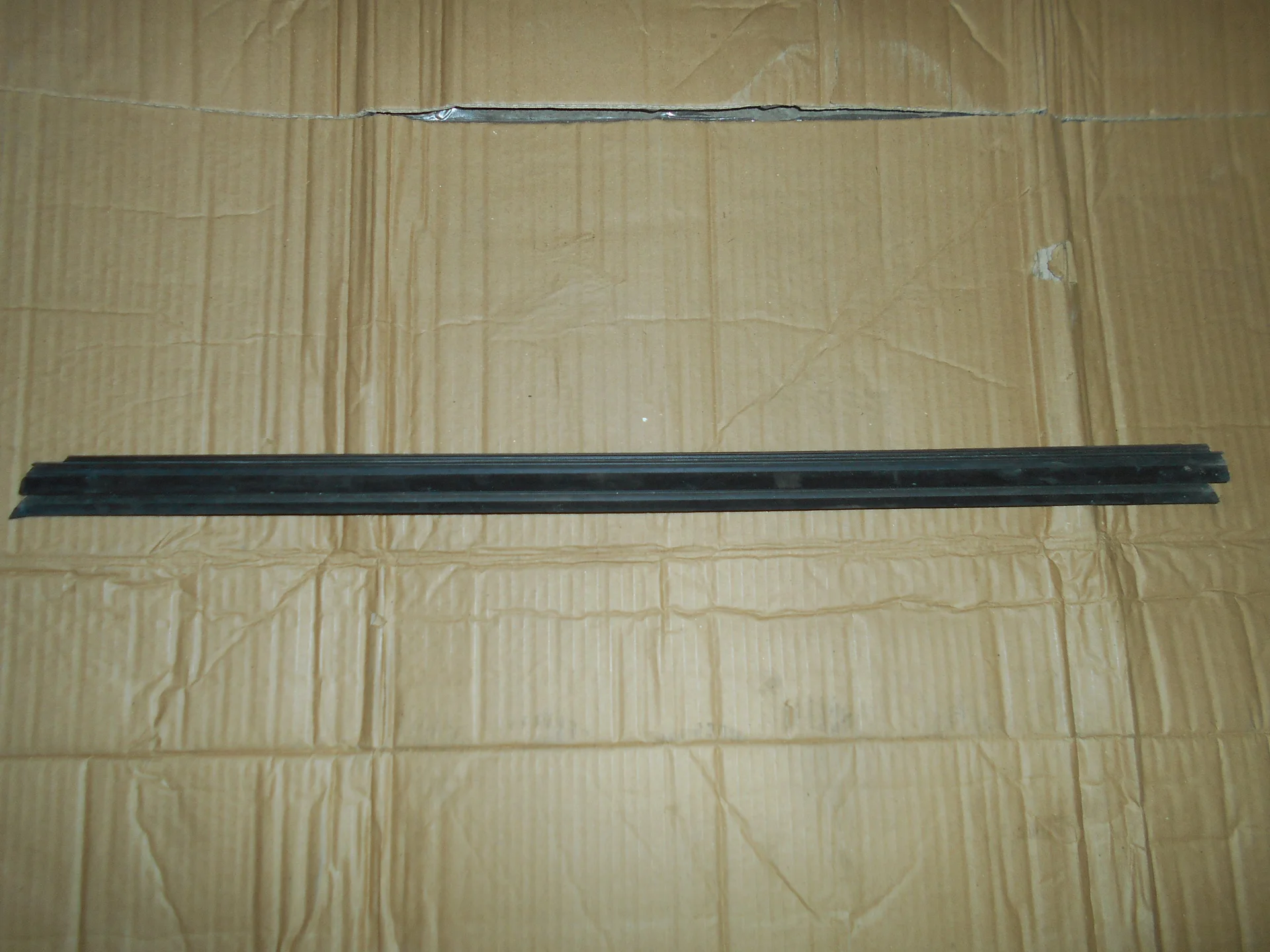 Уплотнительная планка стекла переднего Mercedes-Benz W212 276 A2127250965 - изображение 1
