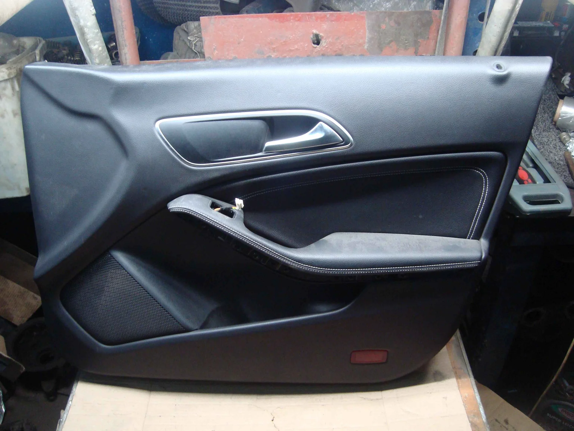 Обшивка двери передней правой Mercedes-Benz C117 270 A1177200401 - миниатюра 5
