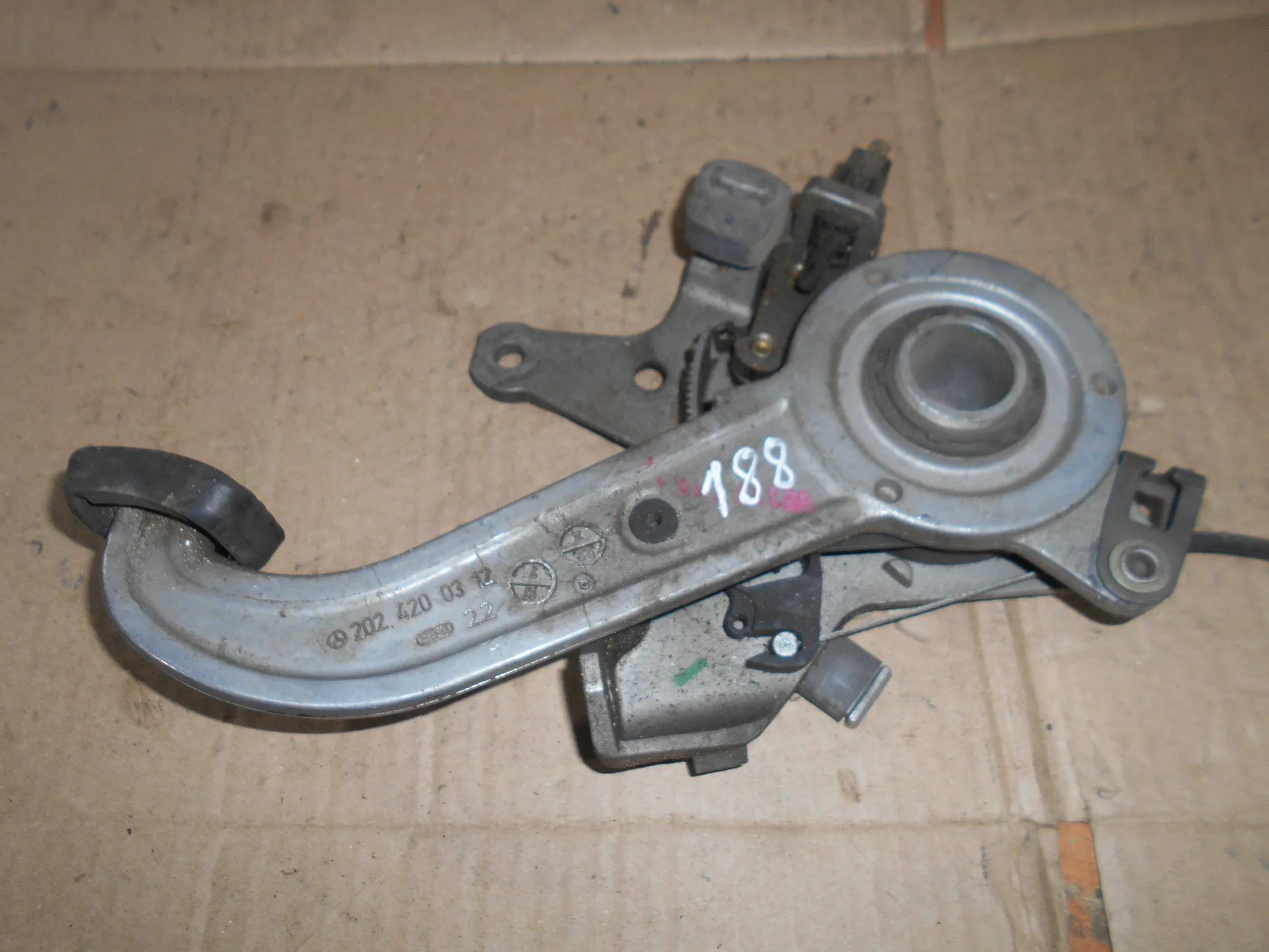 Педаль ручного тормоза Mercedes-Benz W163 112 A2084270036 - миниатюра 2