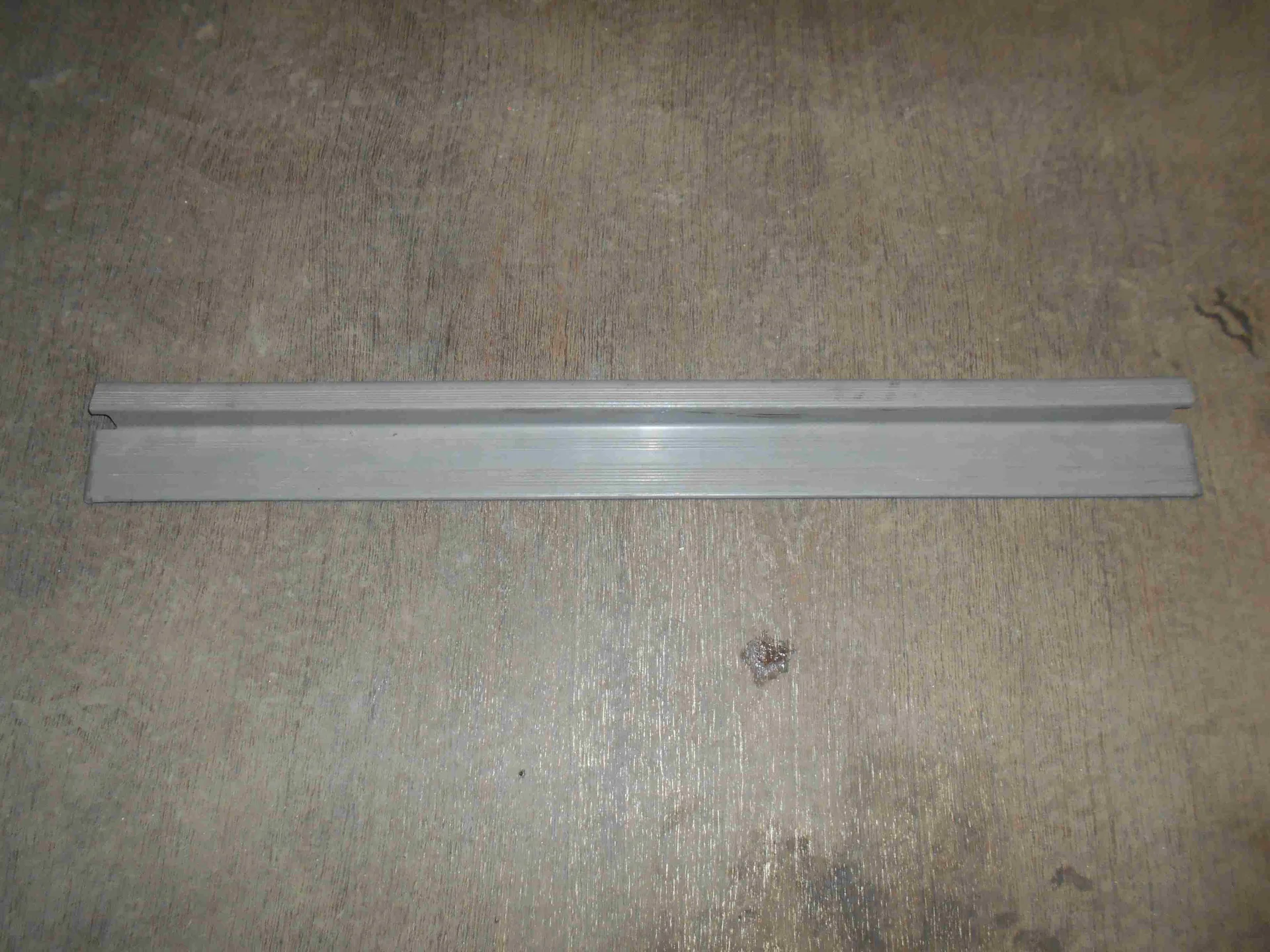 Накладка на порог внутренняя передняя левая Mercedes-Benz W124 A1406800535 - изображение 1