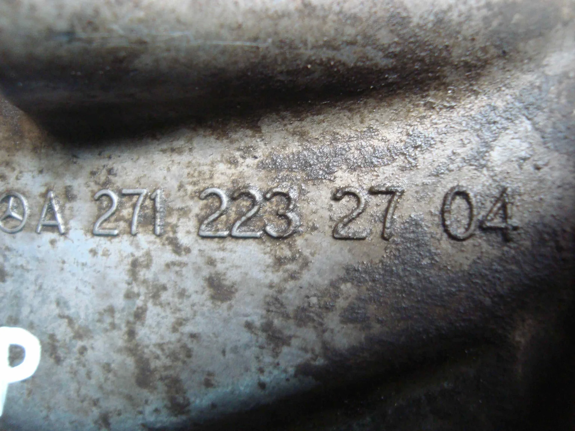 Кронштейн двигателя левый Mercedes-Benz W204 271 A2712232704 - миниатюра 2