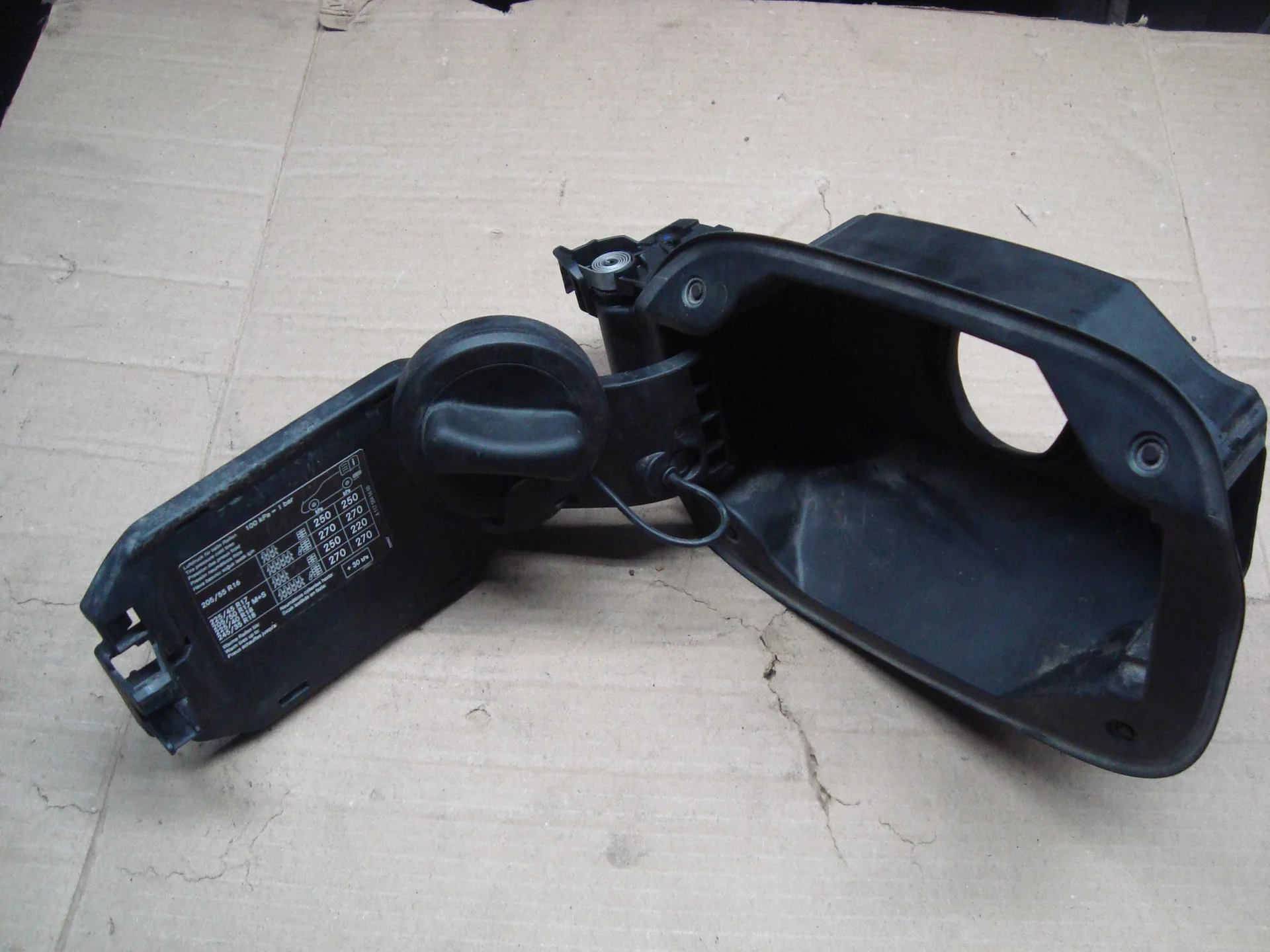 Лючок бензобака Mercedes-Benz C117 270 a1176300067 - миниатюра 2