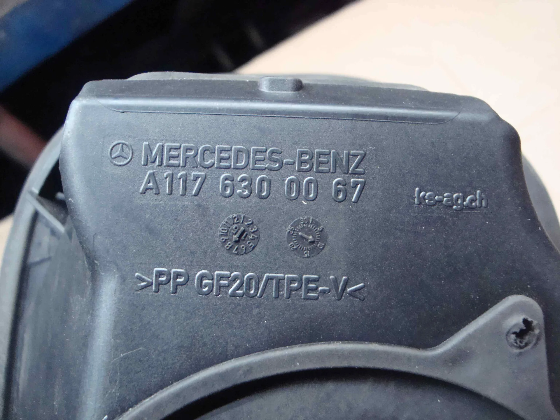 Лючок бензобака Mercedes-Benz C117 270 a1176300067 - миниатюра 4
