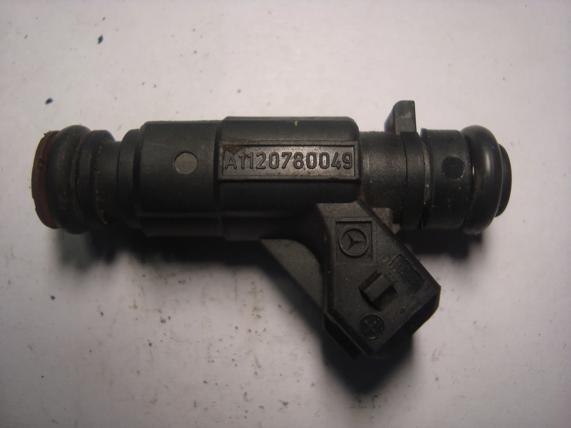 Топливная форсунка Mercedes-Benz W210 112 A1120780049 - изображение 1