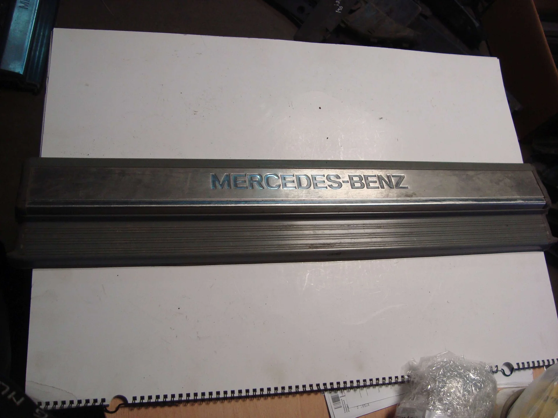 Накладка на порог внутренняя передняя Mercedes-Benz W140 A1406800535 - изображение 1
